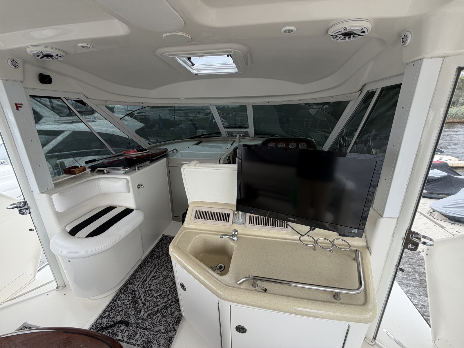 2005 Sea Ray 390 Motor Yacht