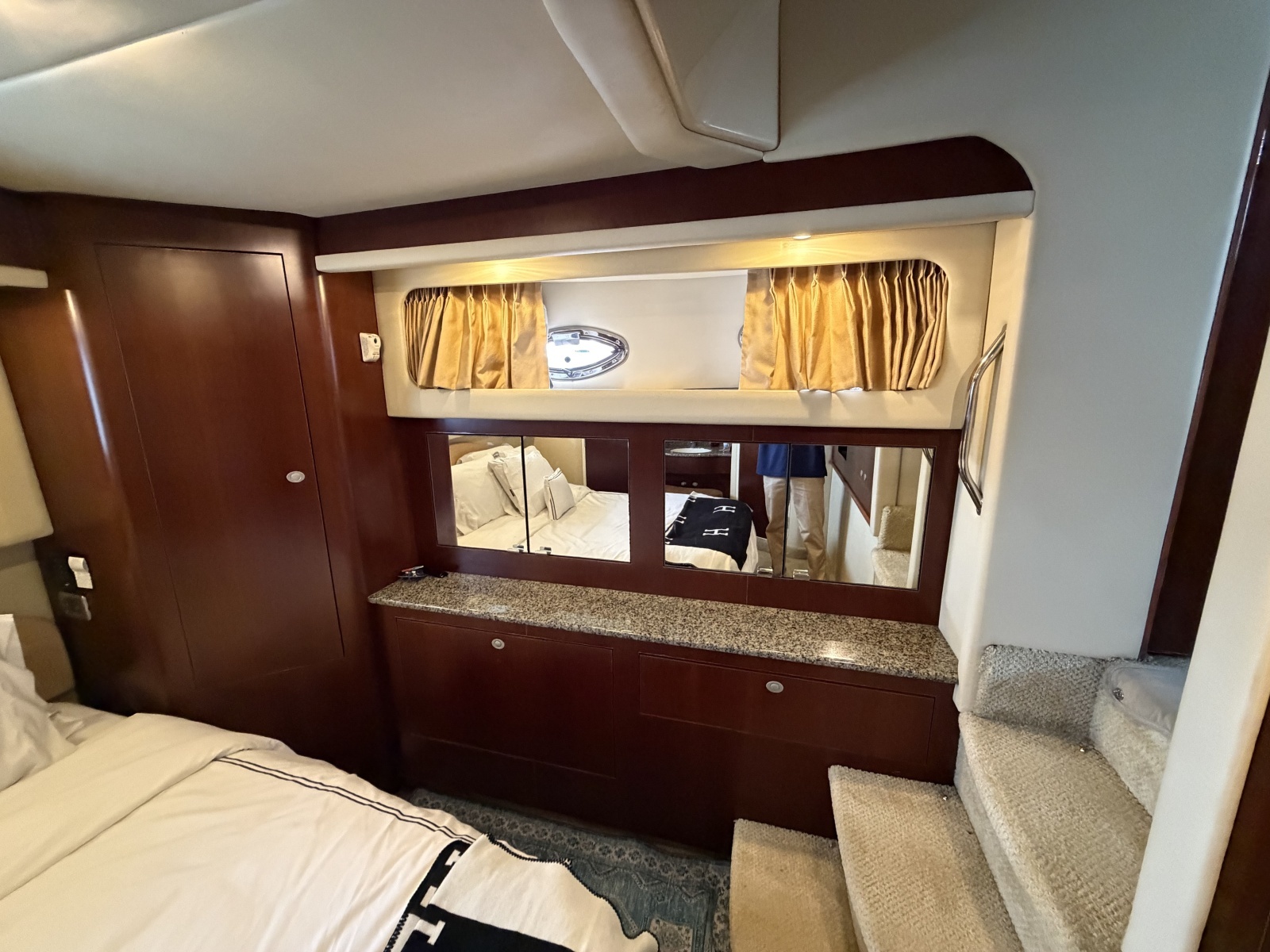 2005 Sea Ray 390 Motor Yacht