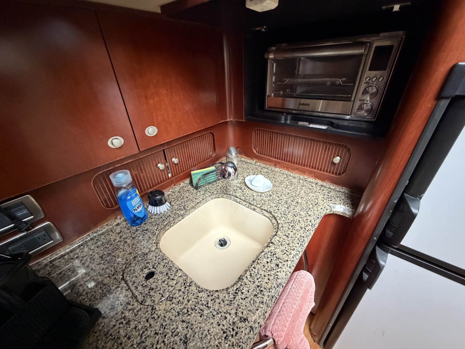 2005 Sea Ray 390 Motor Yacht