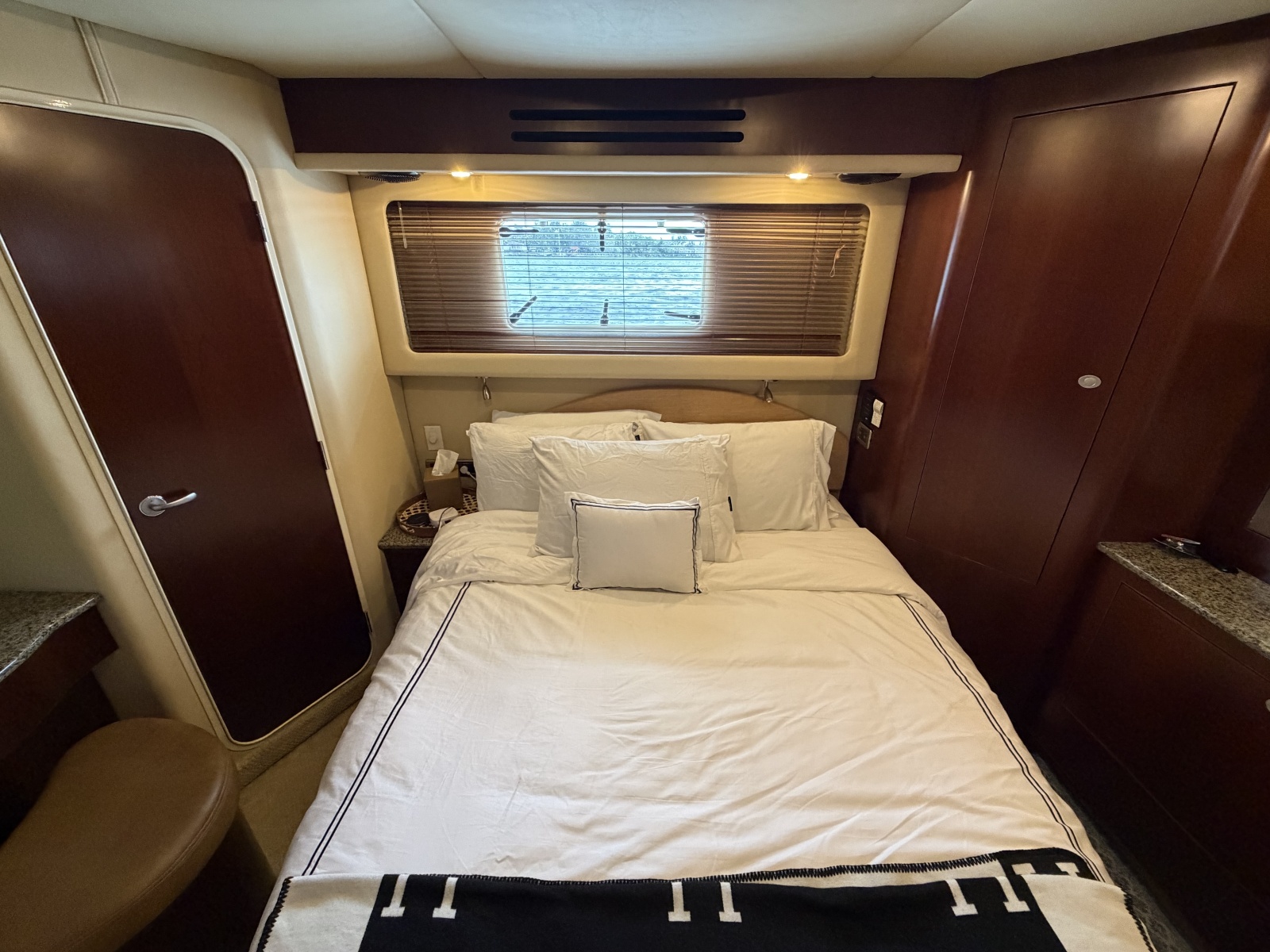 2005 Sea Ray 390 Motor Yacht