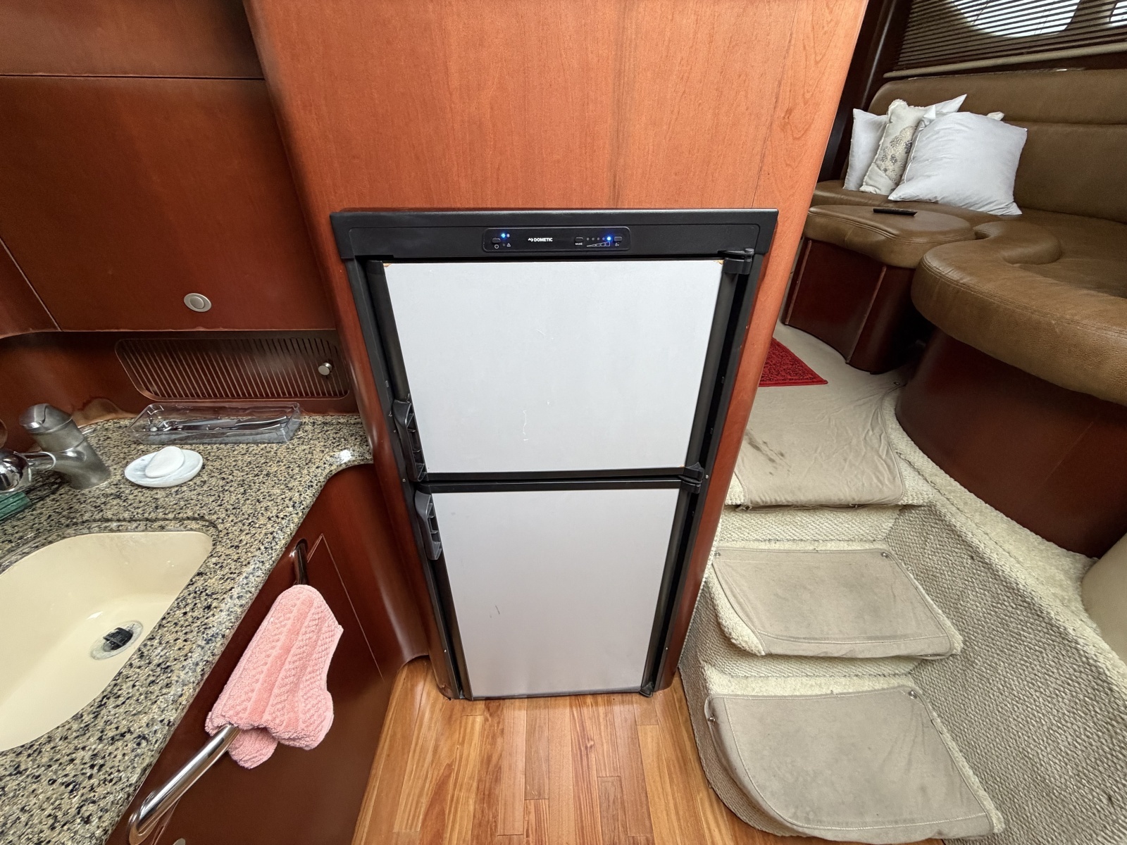 2005 Sea Ray 390 Motor Yacht