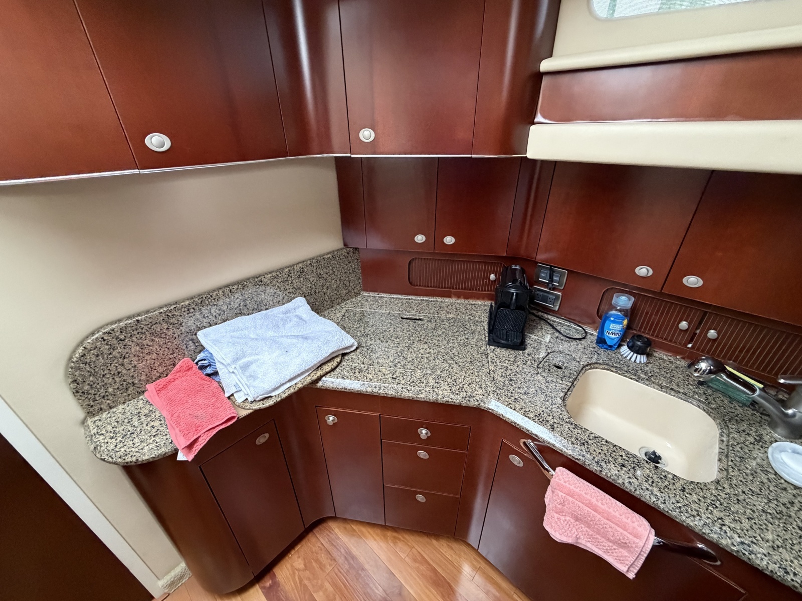 2005 Sea Ray 390 Motor Yacht
