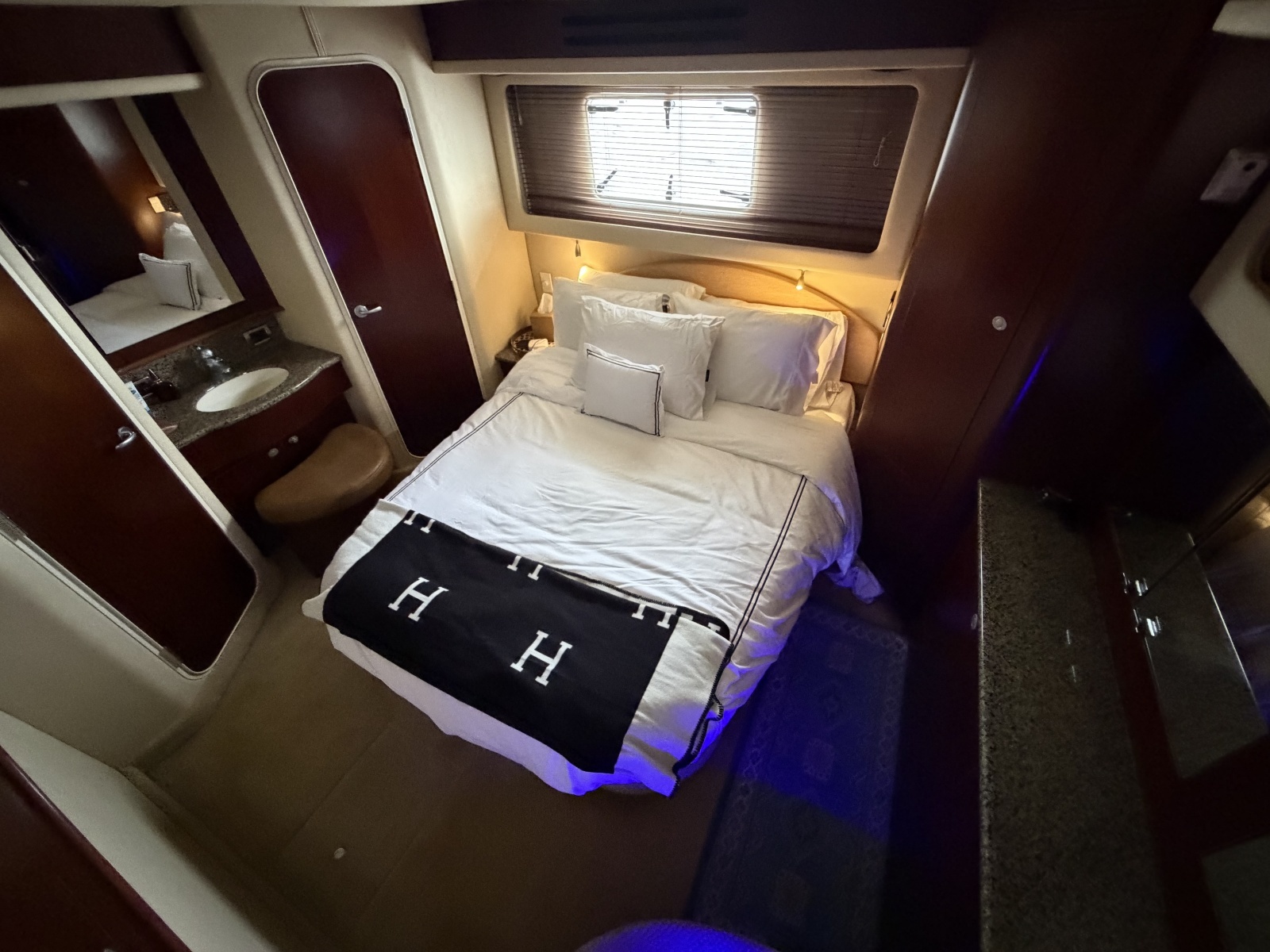 2005 Sea Ray 390 Motor Yacht