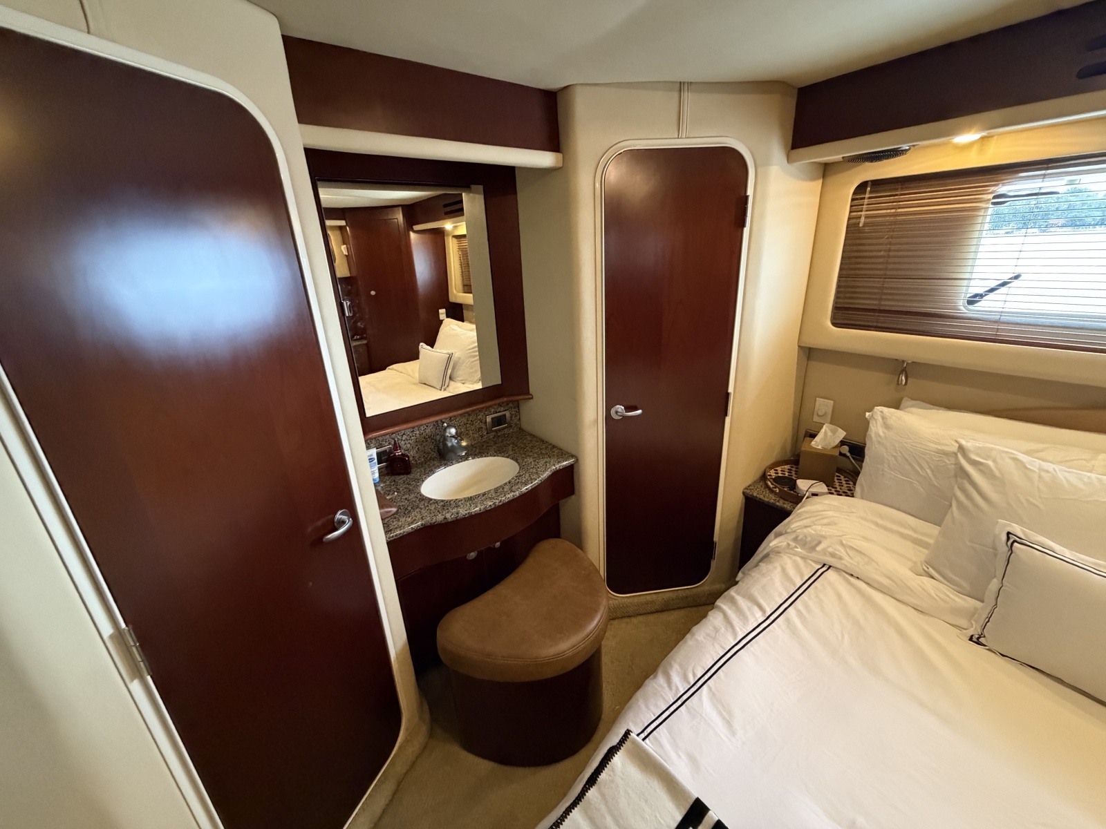 2005 Sea Ray 390 Motor Yacht