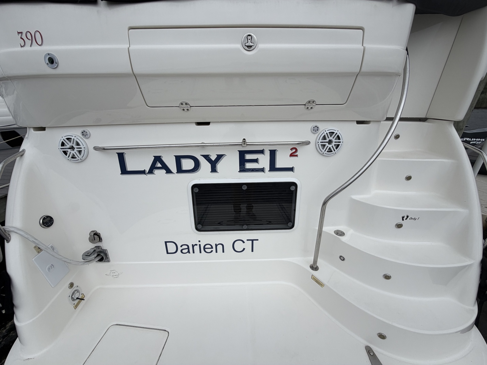 2005 Sea Ray 390 Motor Yacht