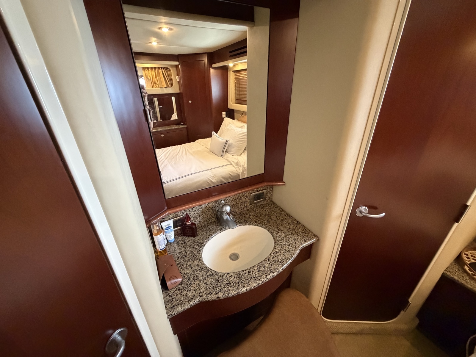 2005 Sea Ray 390 Motor Yacht
