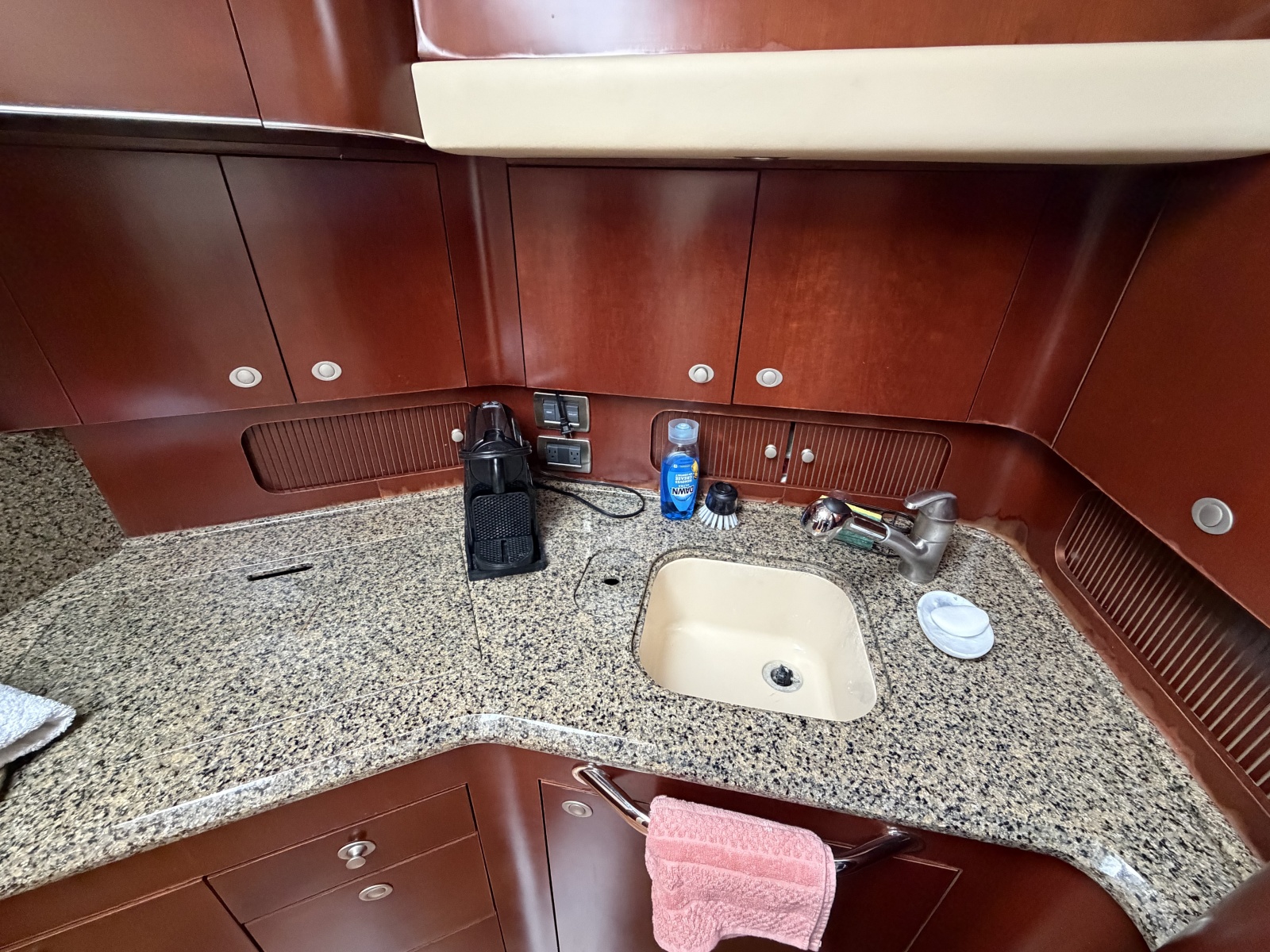 2005 Sea Ray 390 Motor Yacht