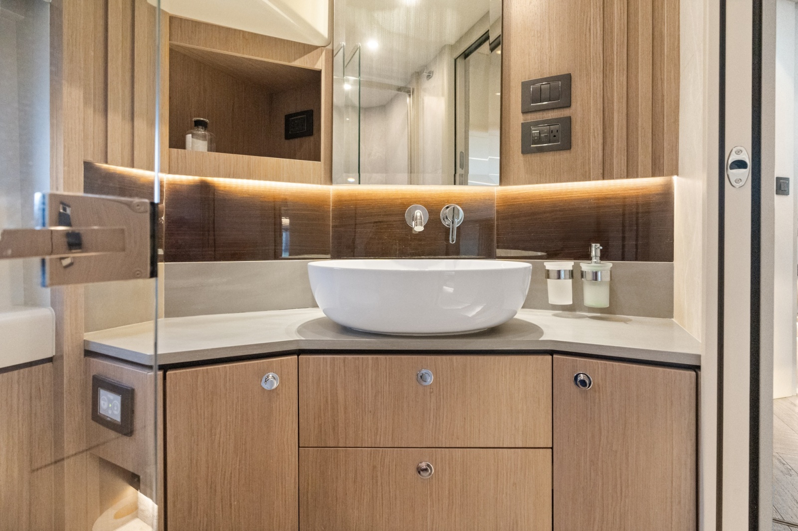 2022 Absolute Navetta 52