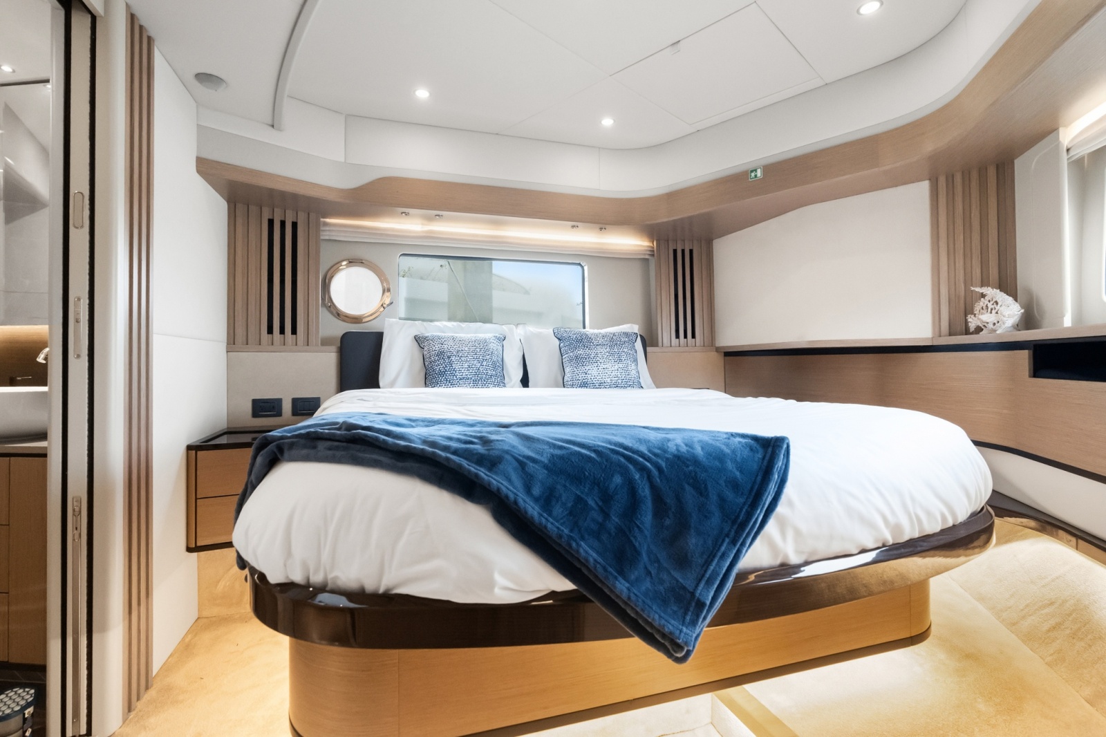 2022 Absolute Navetta 52