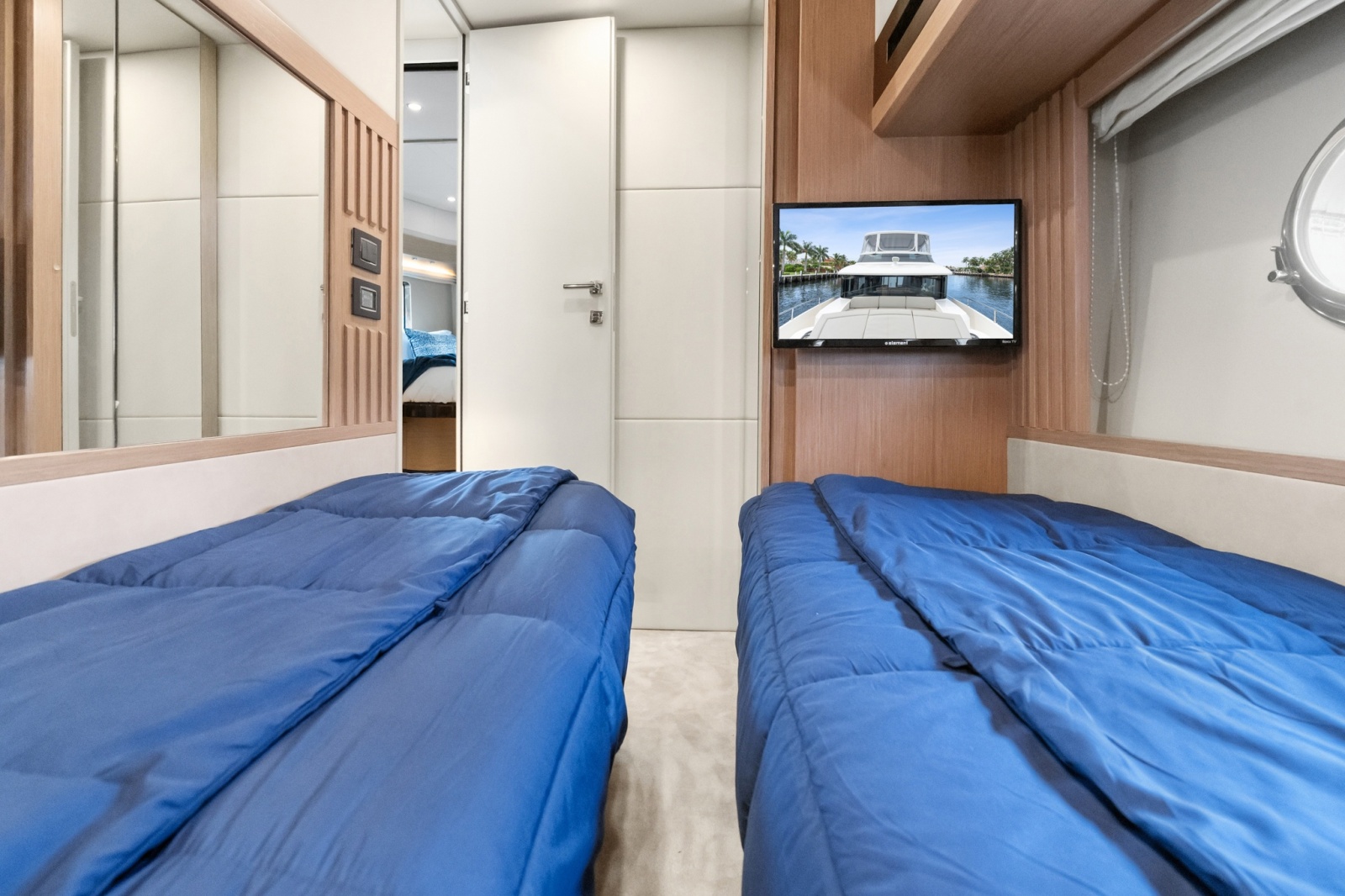 2022 Absolute Navetta 52