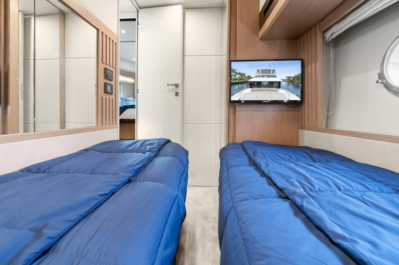 2022 Absolute Navetta 52