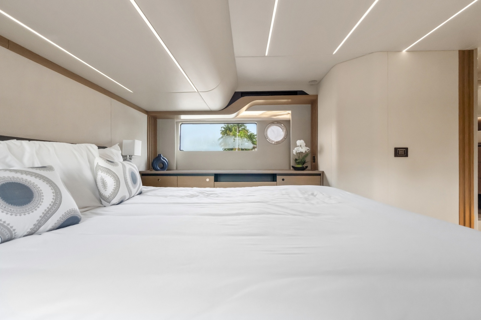 2022 Absolute Navetta 52