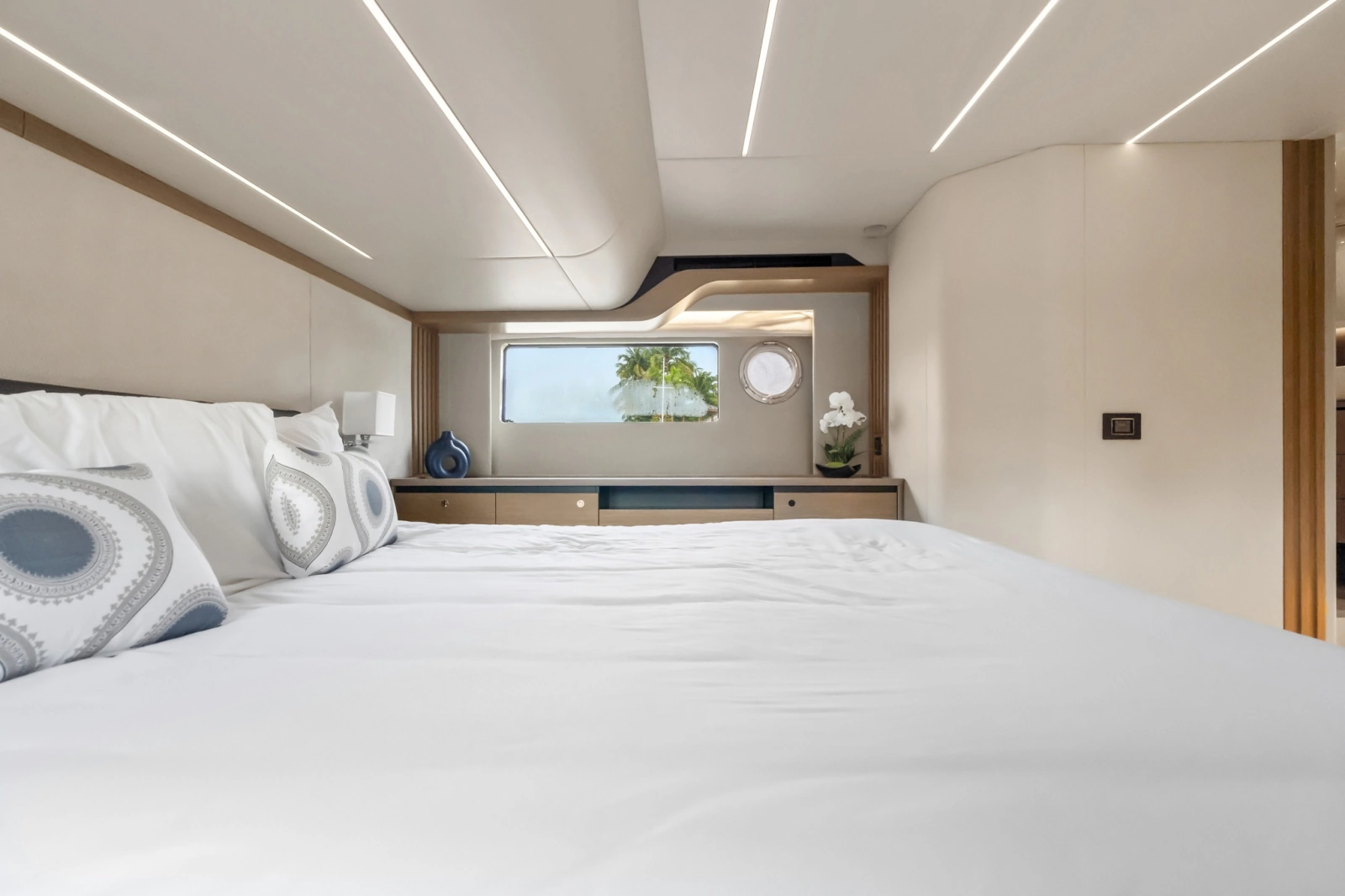 2022 Absolute Navetta 52