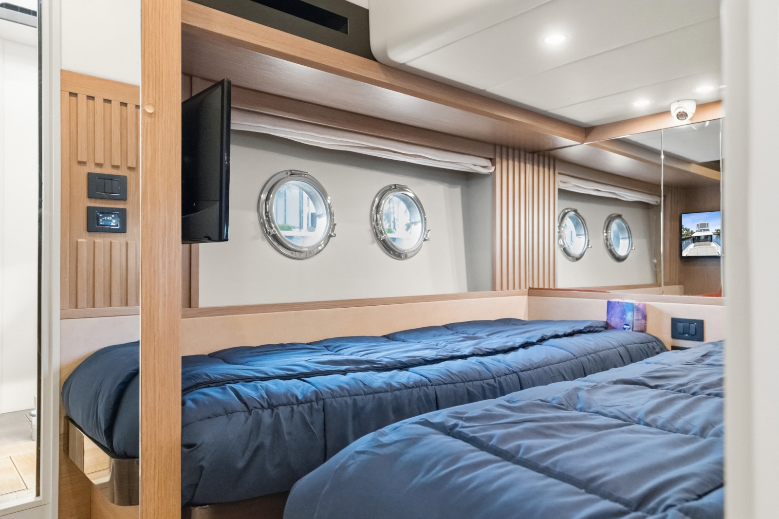 2022 Absolute Navetta 52
