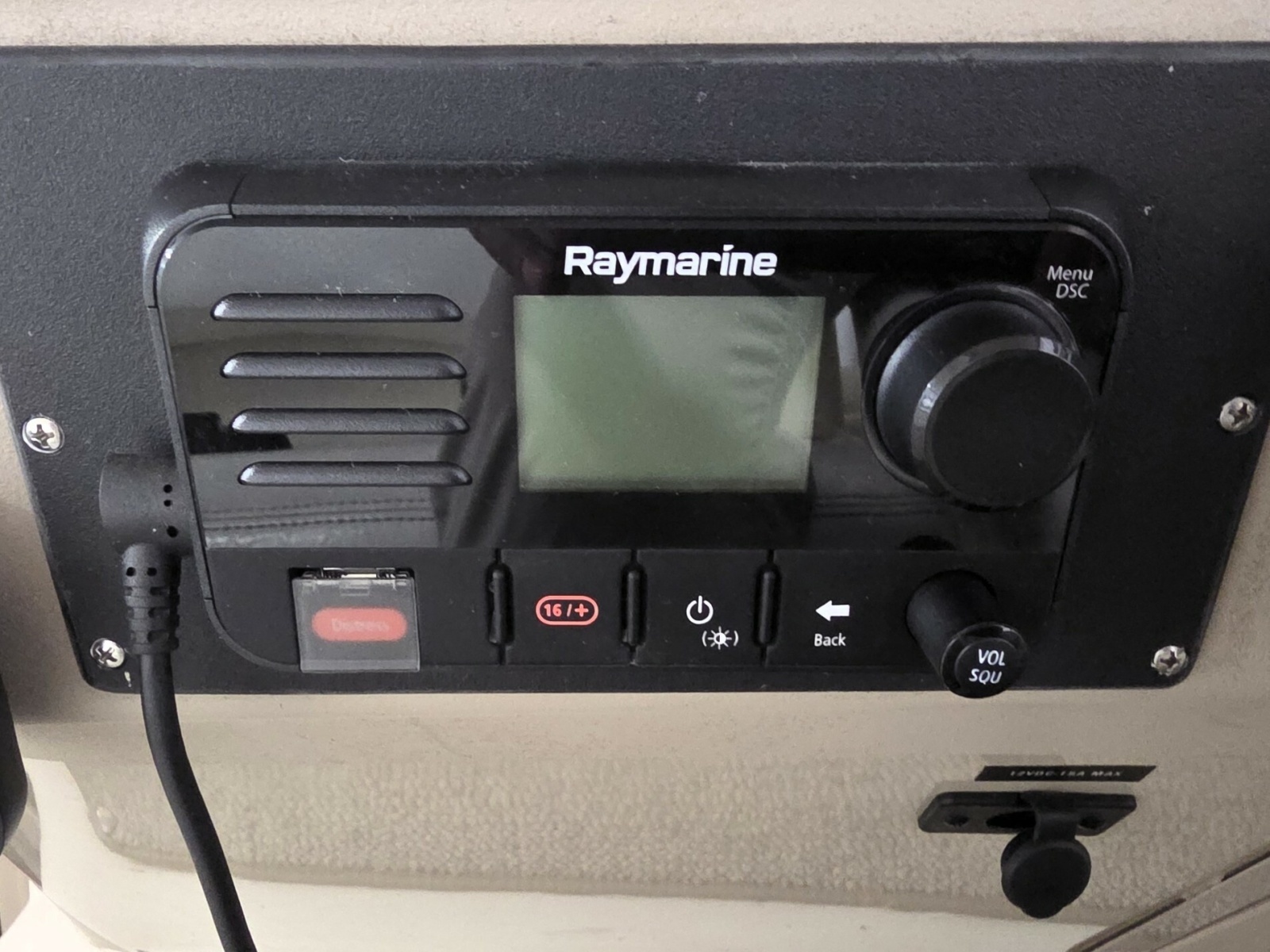 Helm  Raymarine VHF