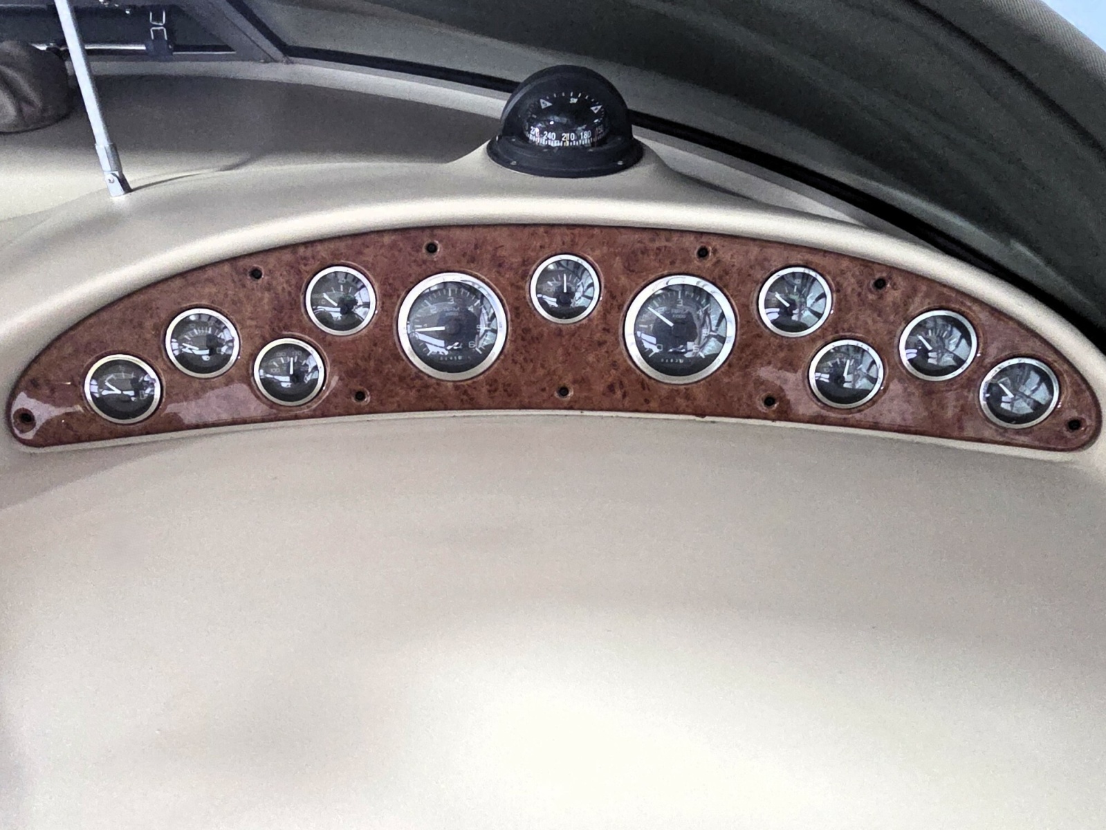 Helm  Upper Guages