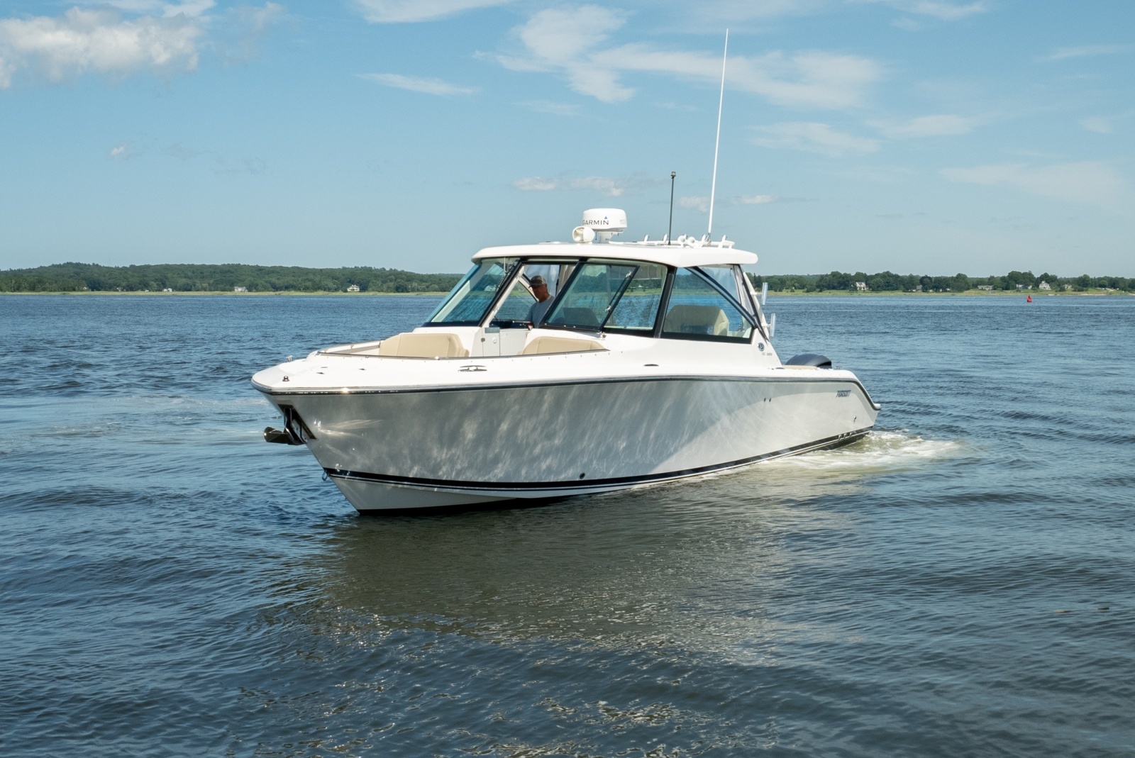 2018 Pursuit 325 DC