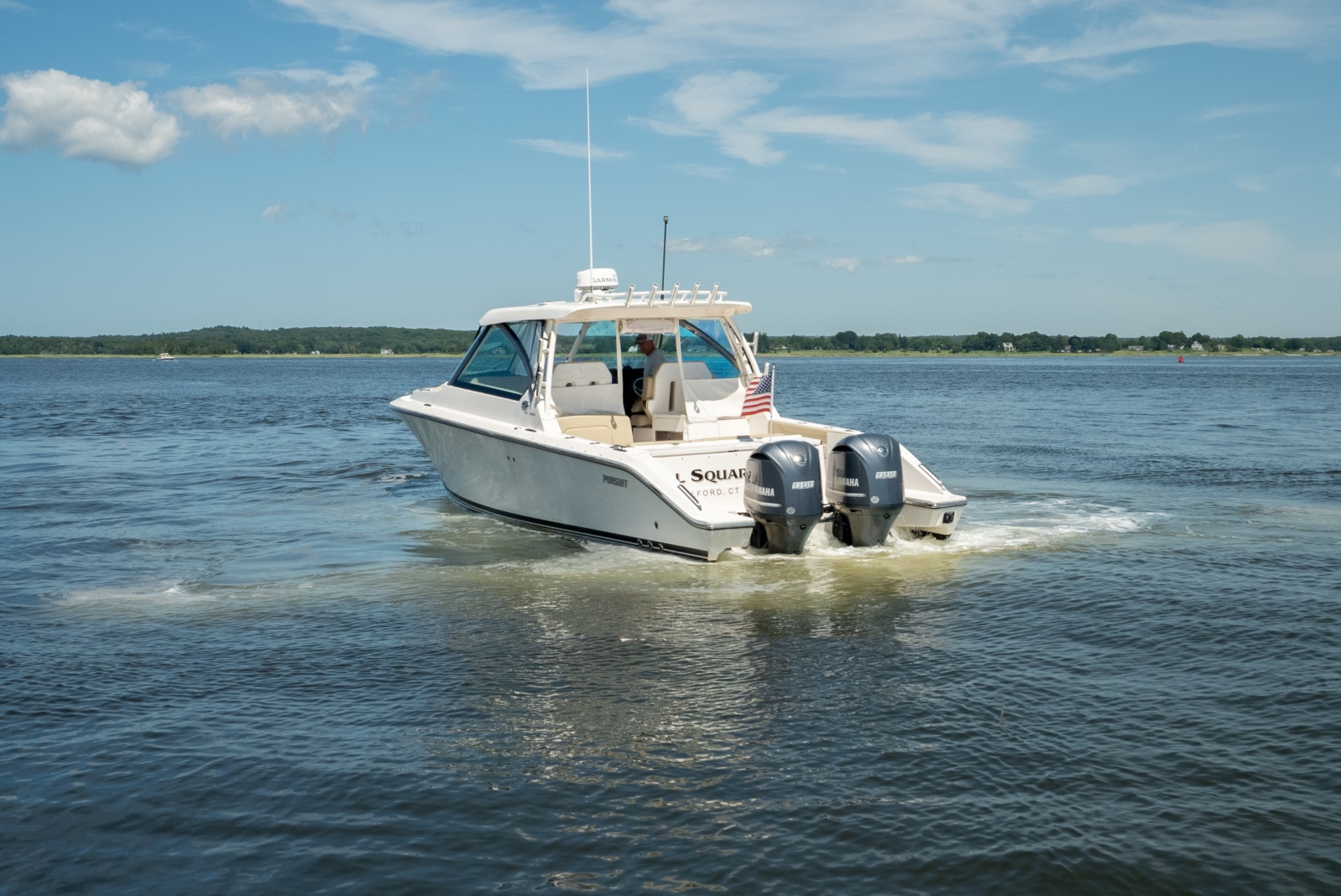 2018 Pursuit 325 DC
