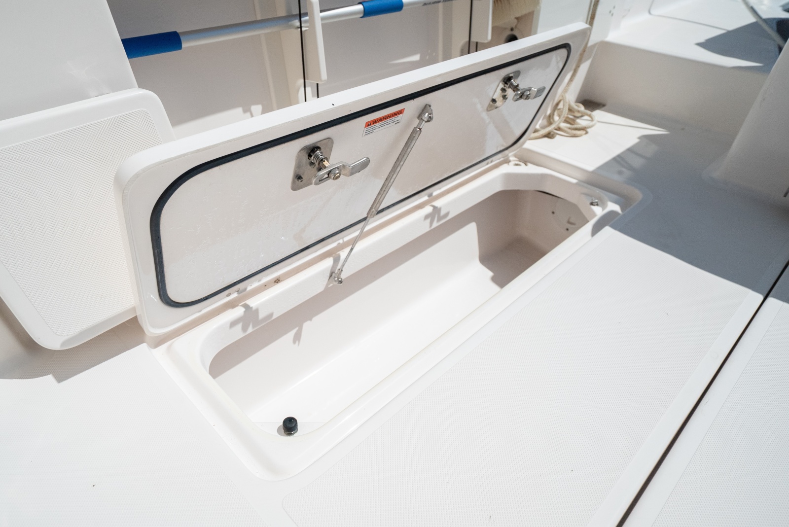 2018 Pursuit 325 DC