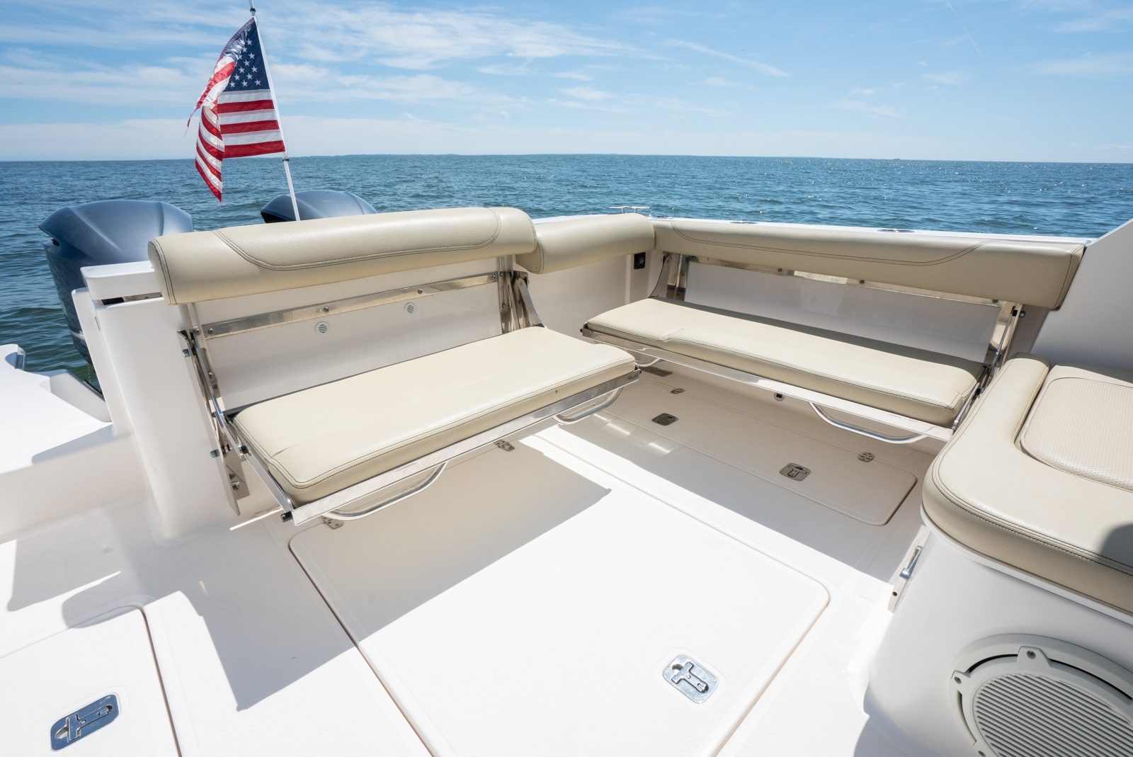 2018 Pursuit 325 DC
