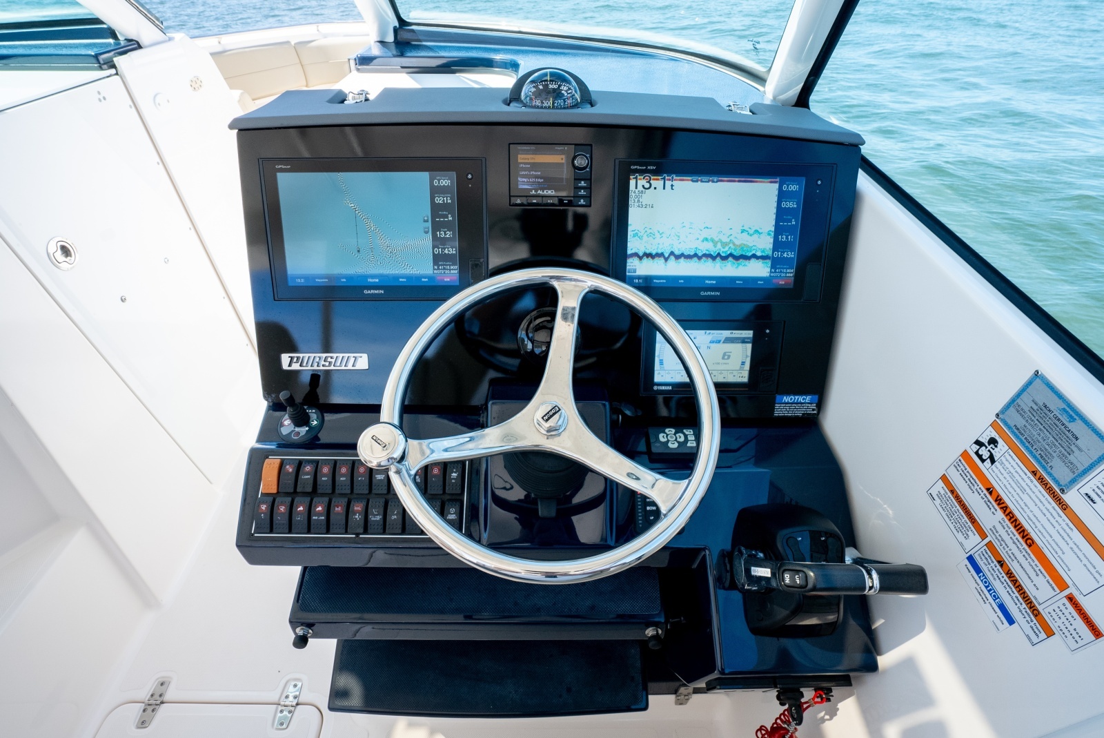 2018 Pursuit 325 DC