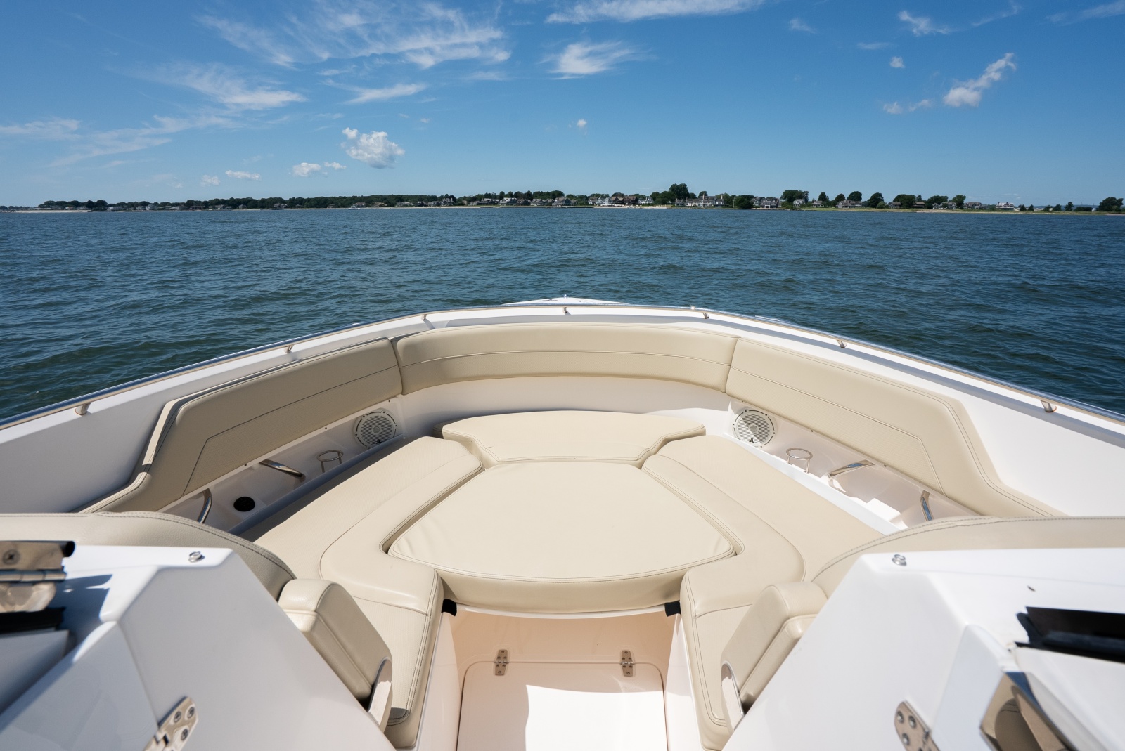 2018 Pursuit 325 DC
