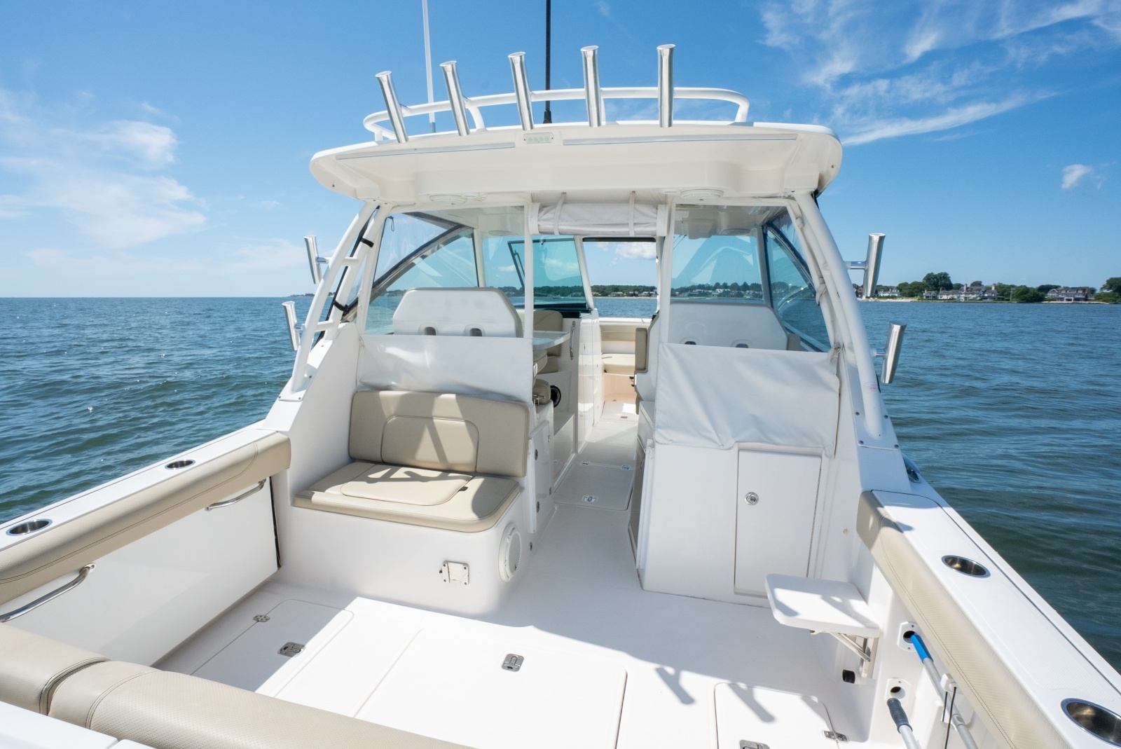 2018 Pursuit 325 DC