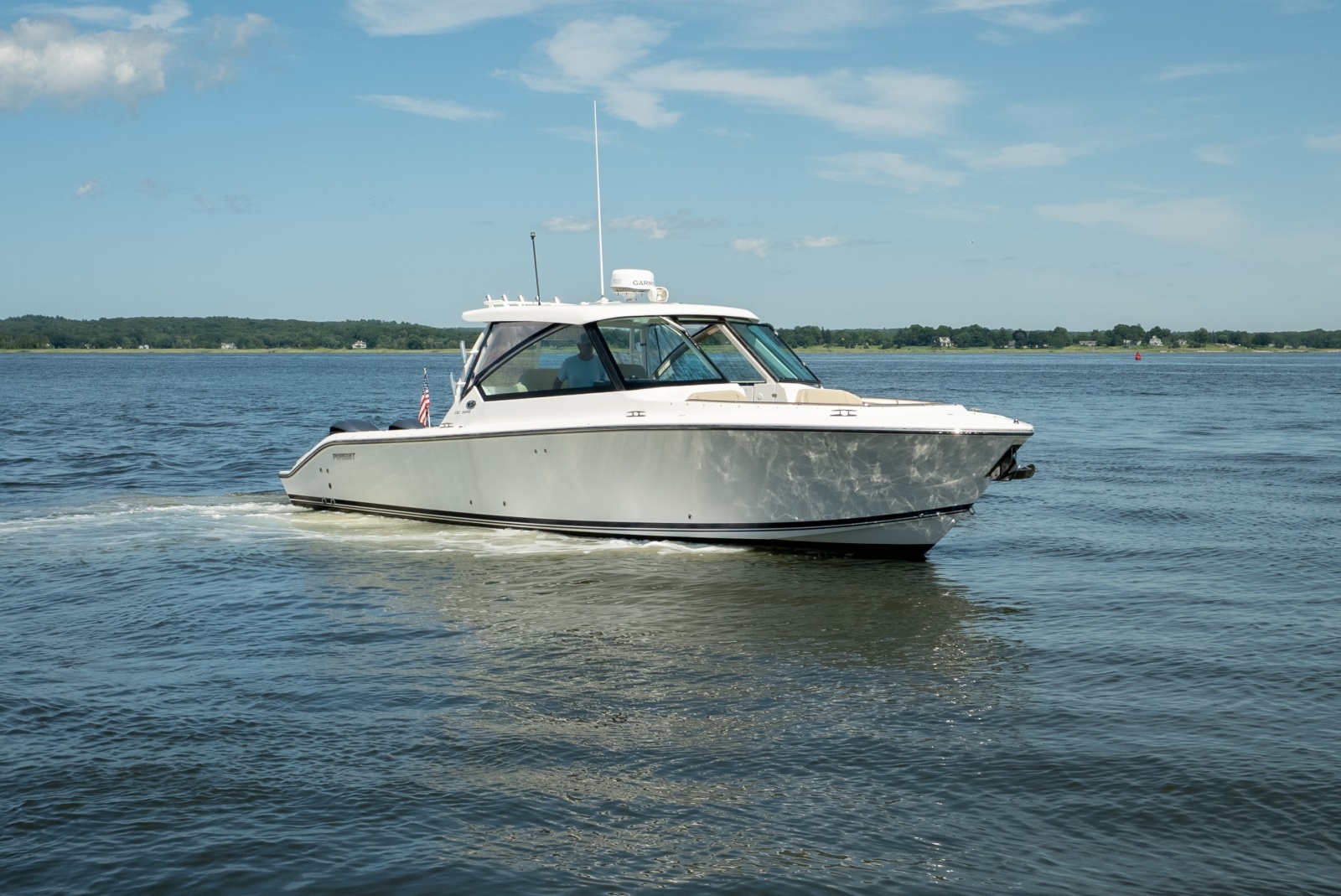 2018 Pursuit 325 DC