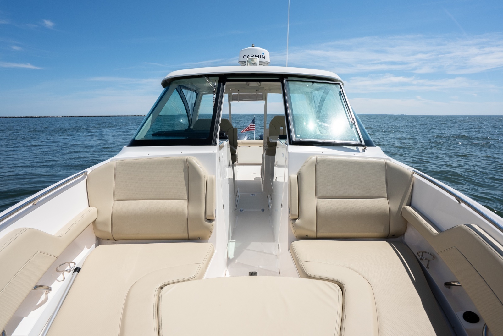 2018 Pursuit 325 DC