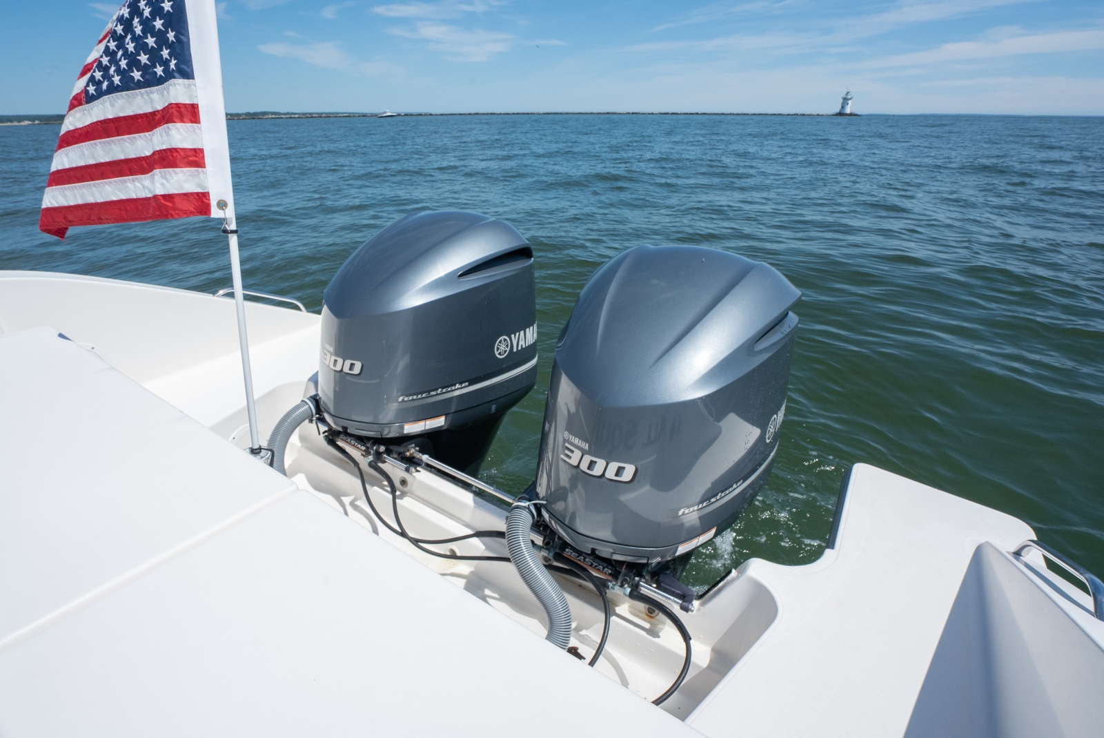 2018 Pursuit 325 DC