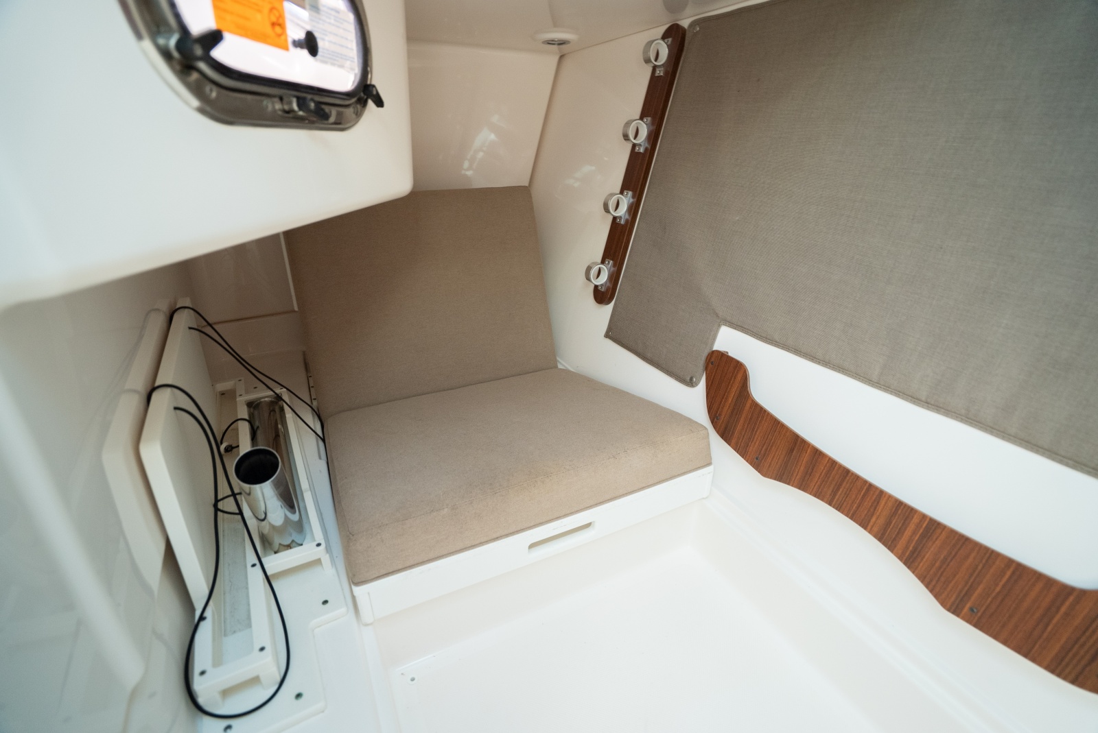 2018 Pursuit 325 DC