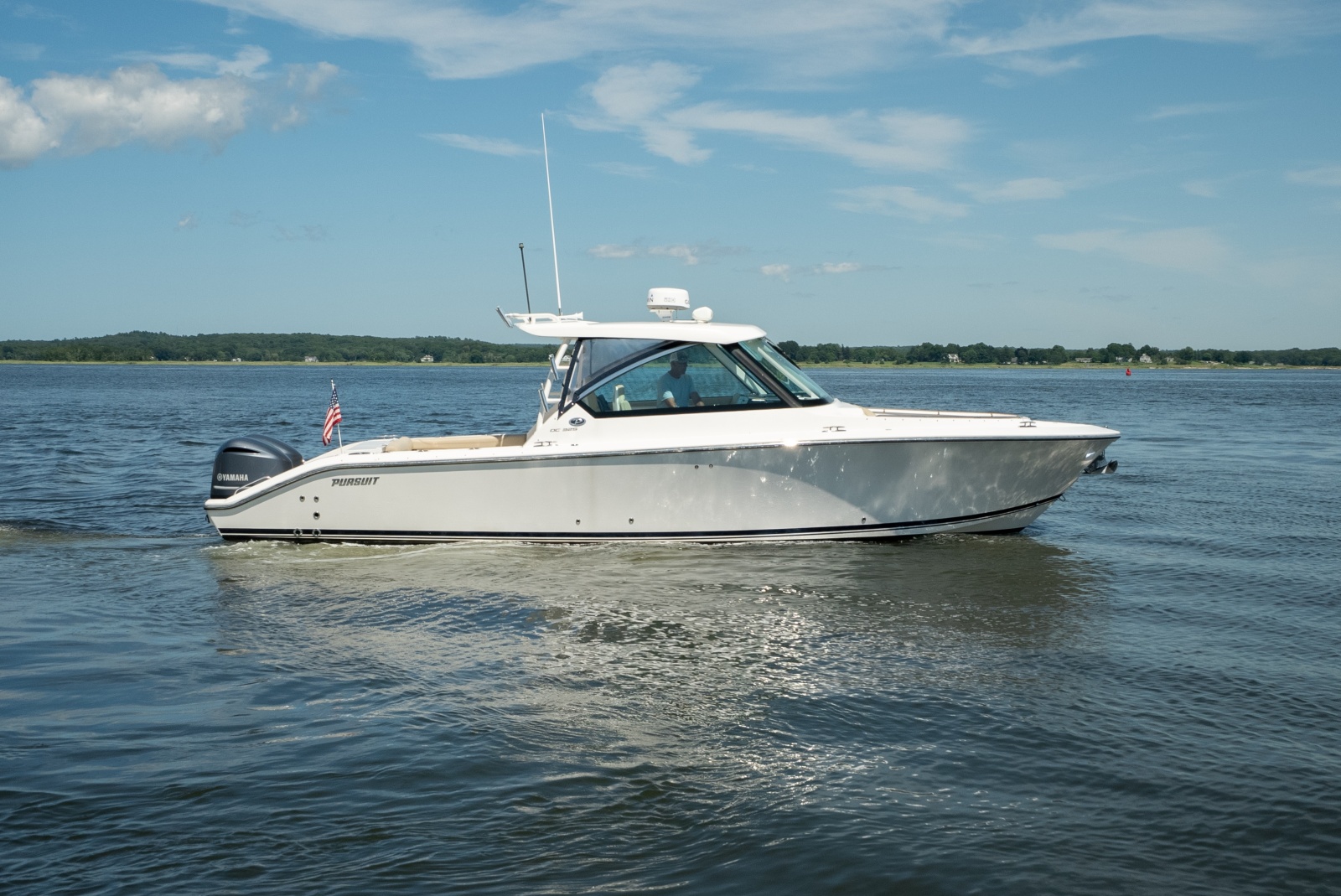 2018 Pursuit 325 DC
