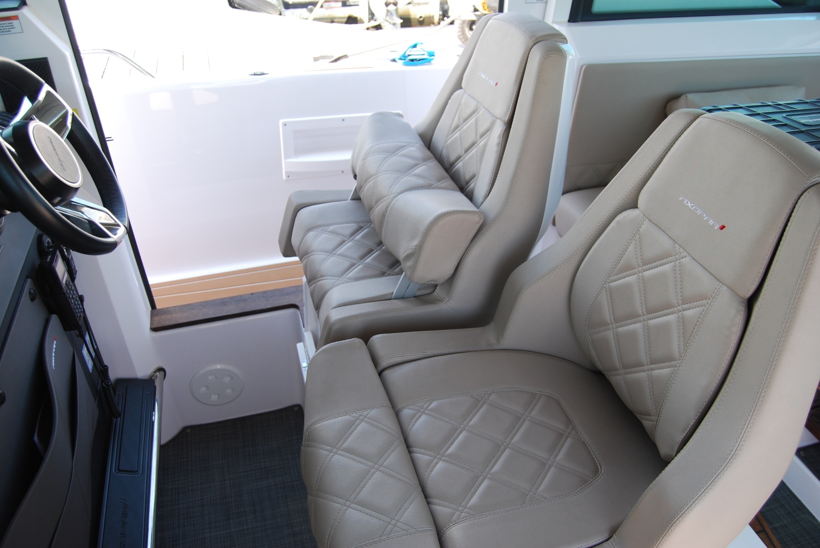 2022 Axopar 37 XC Cross Cabin