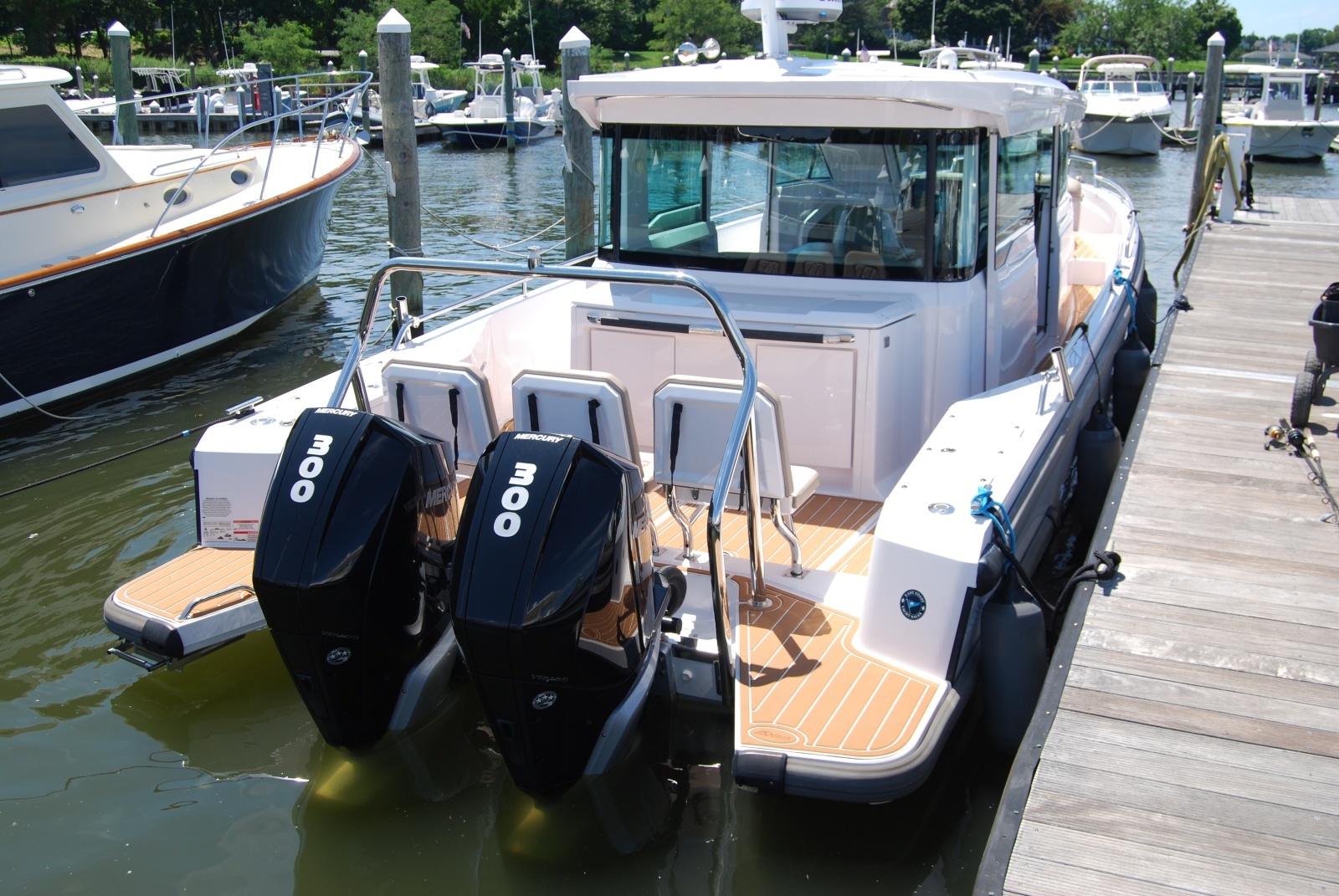 2022 Axopar 37 XC Cross Cabin