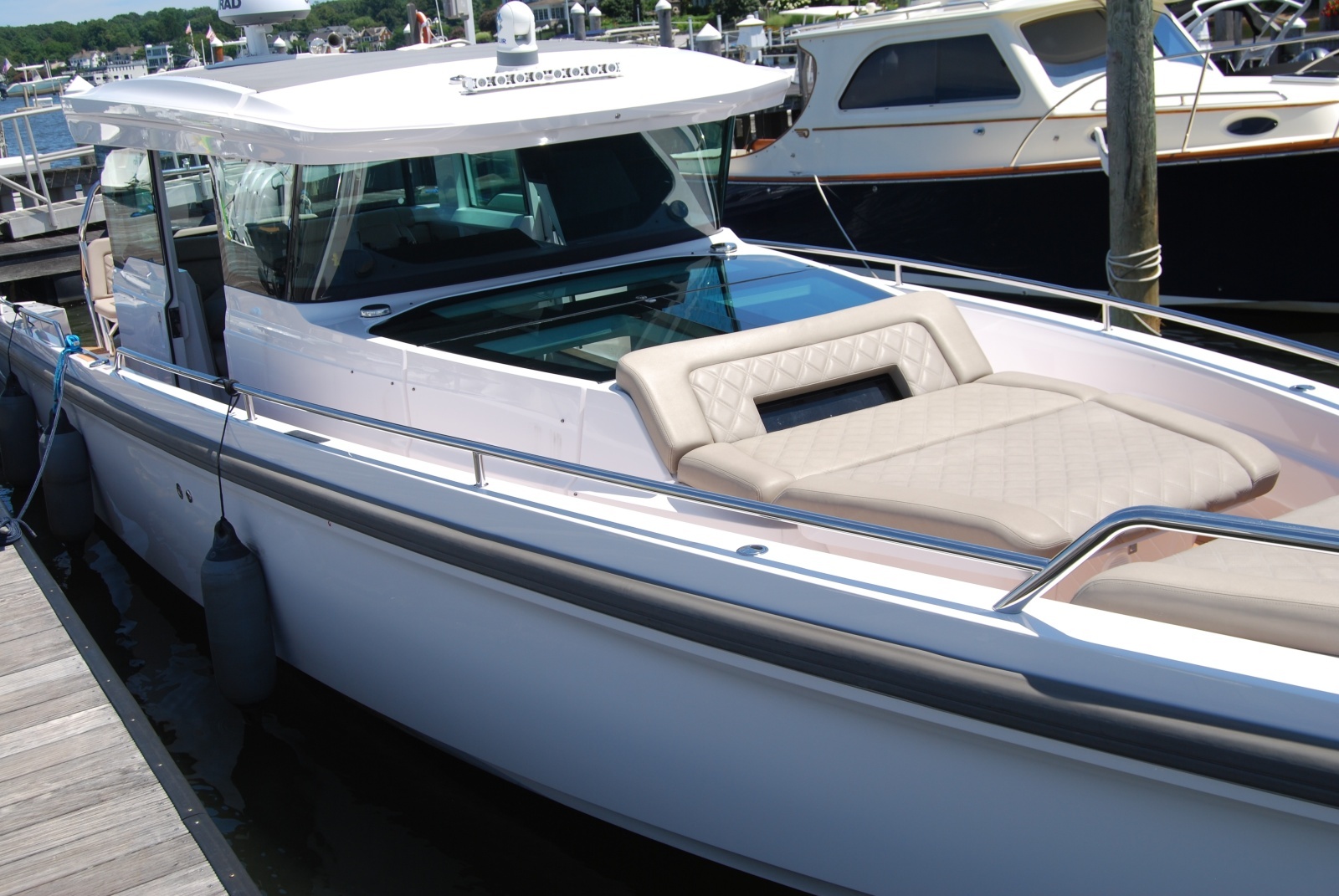 2022 Axopar 37 XC Cross Cabin