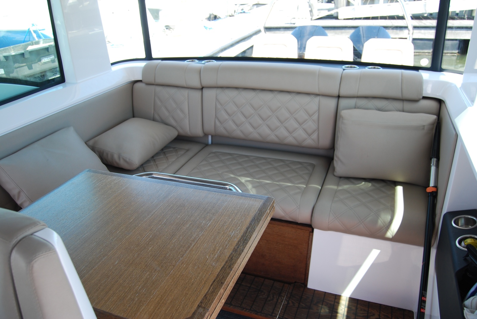 2022 Axopar 37 XC Cross Cabin