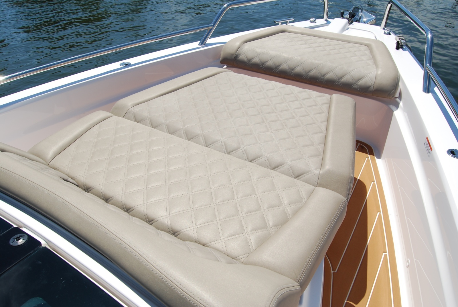 2022 Axopar 37 XC Cross Cabin