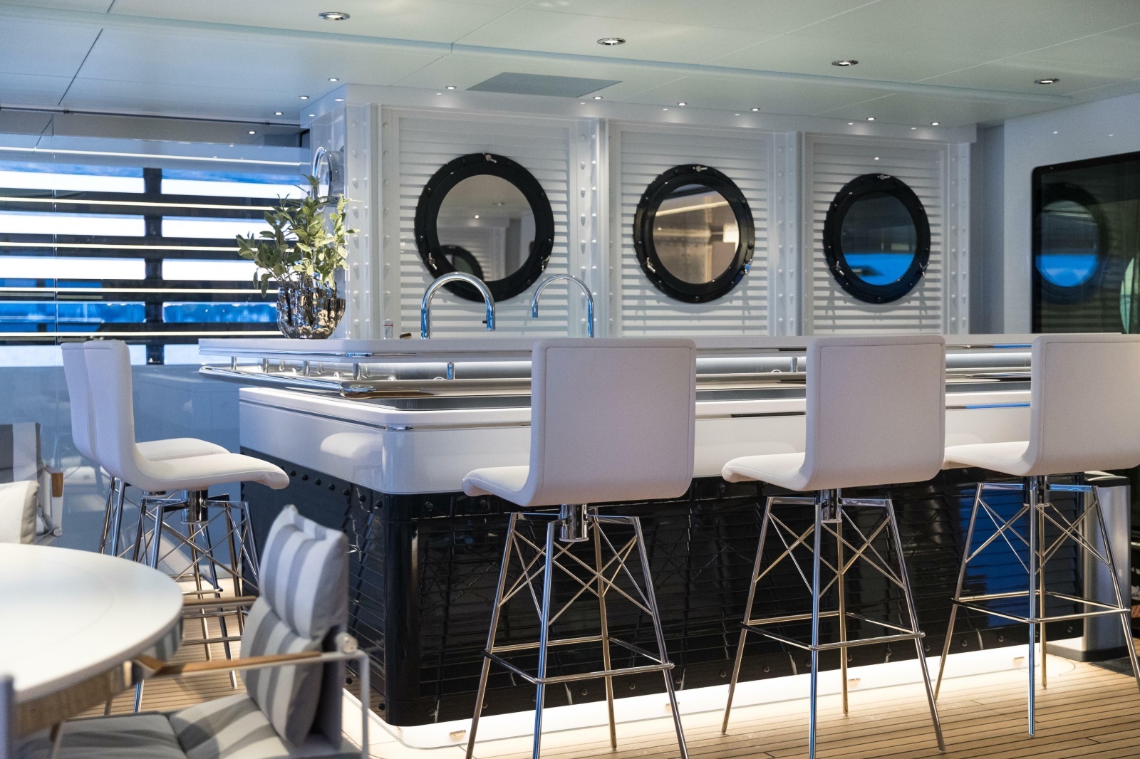 Main Deck Aft Bar Portside 