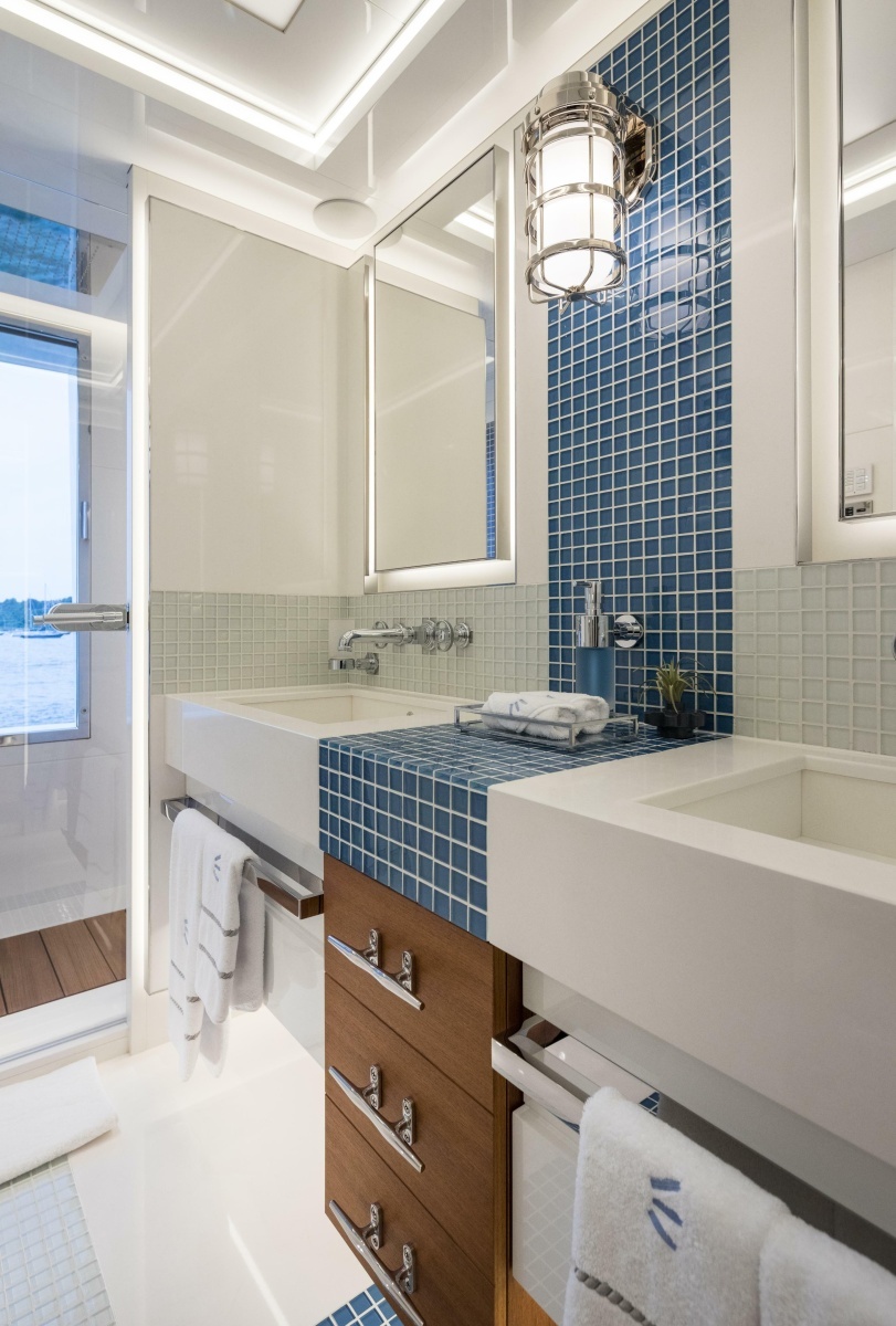 Main Deck Convertible Guest Stateroom Bath