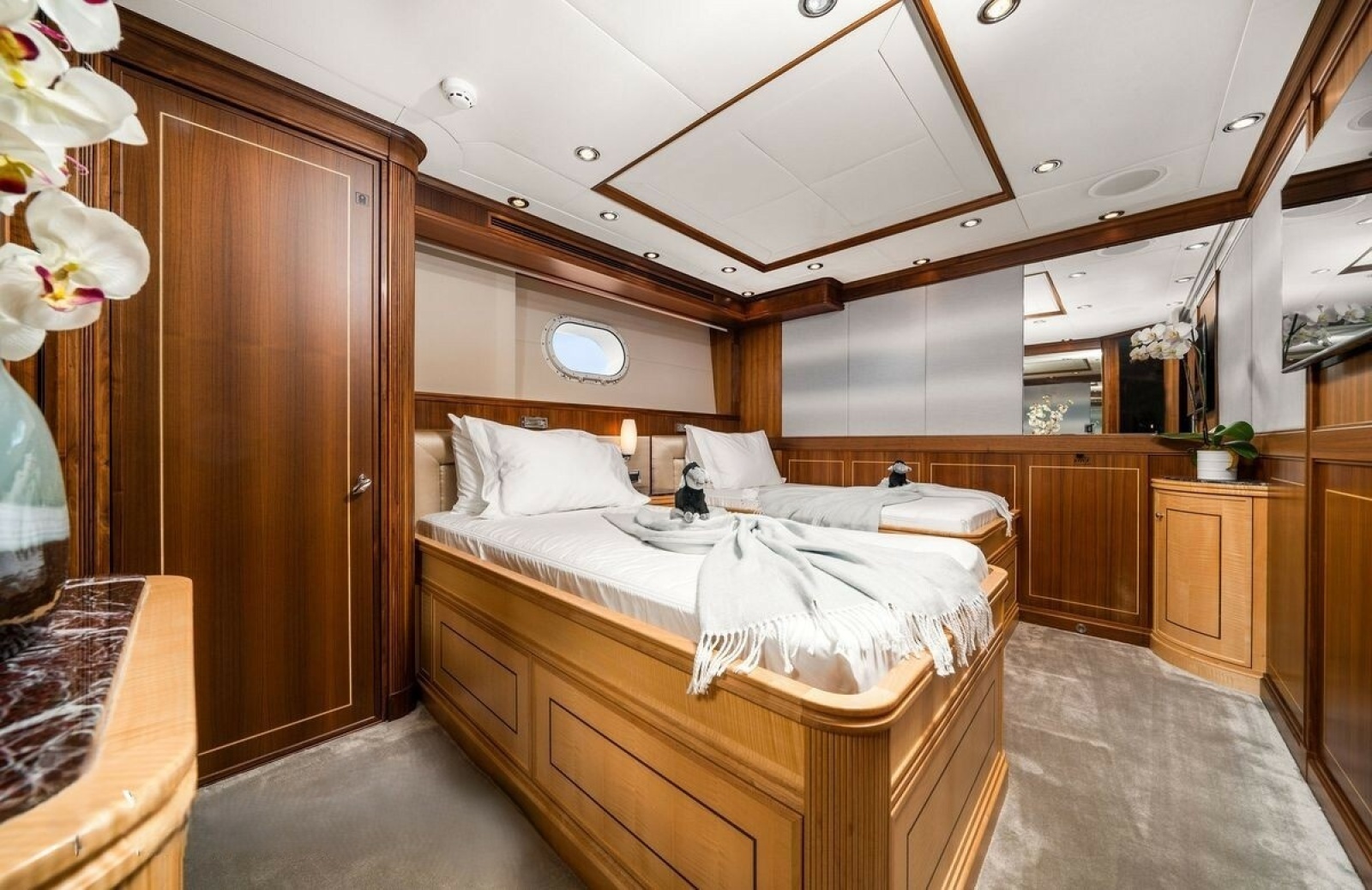 2009 Palmer Johnson Raised Pilothouse Flybridge