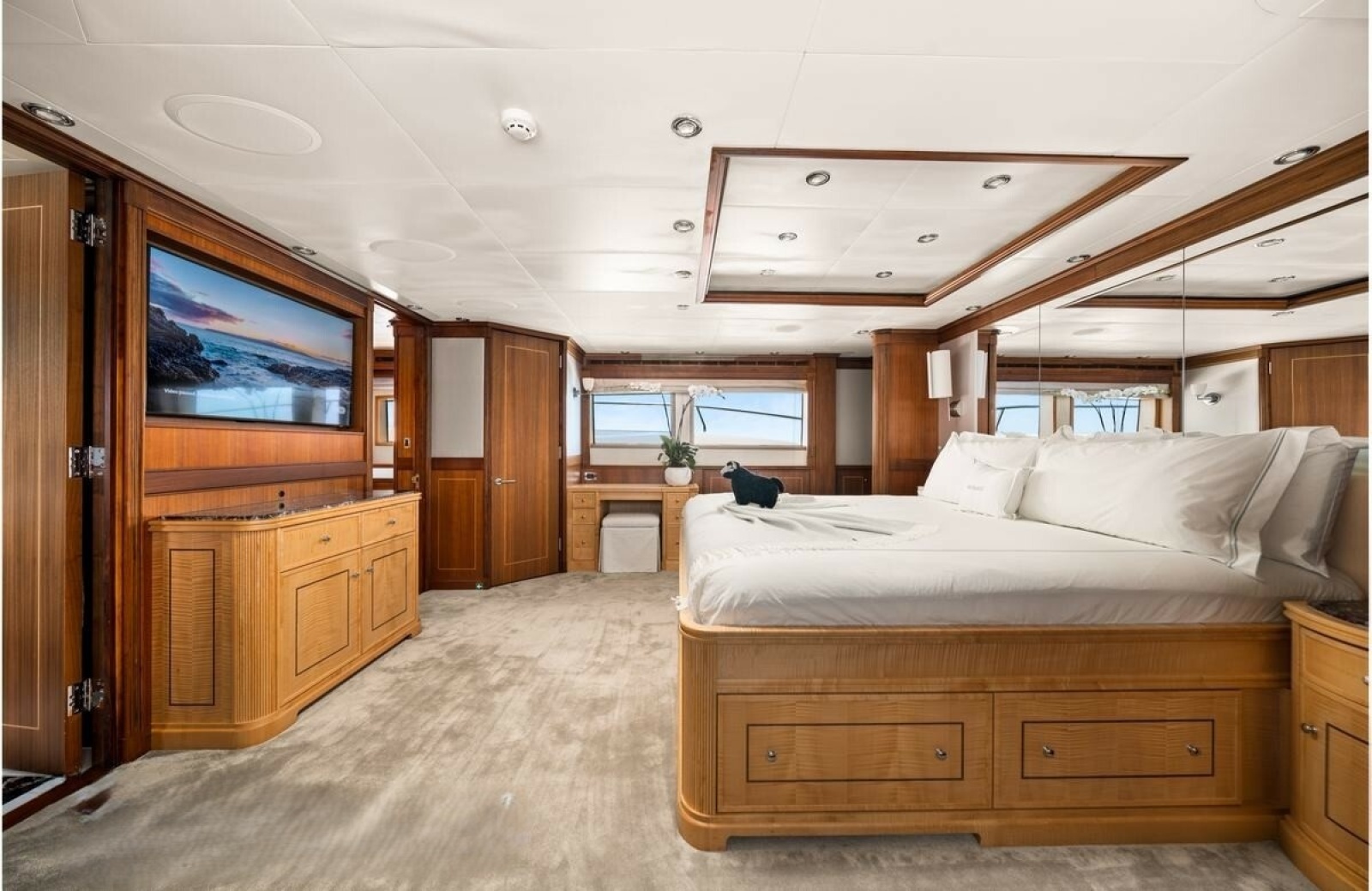 2009 Palmer Johnson Raised Pilothouse Flybridge