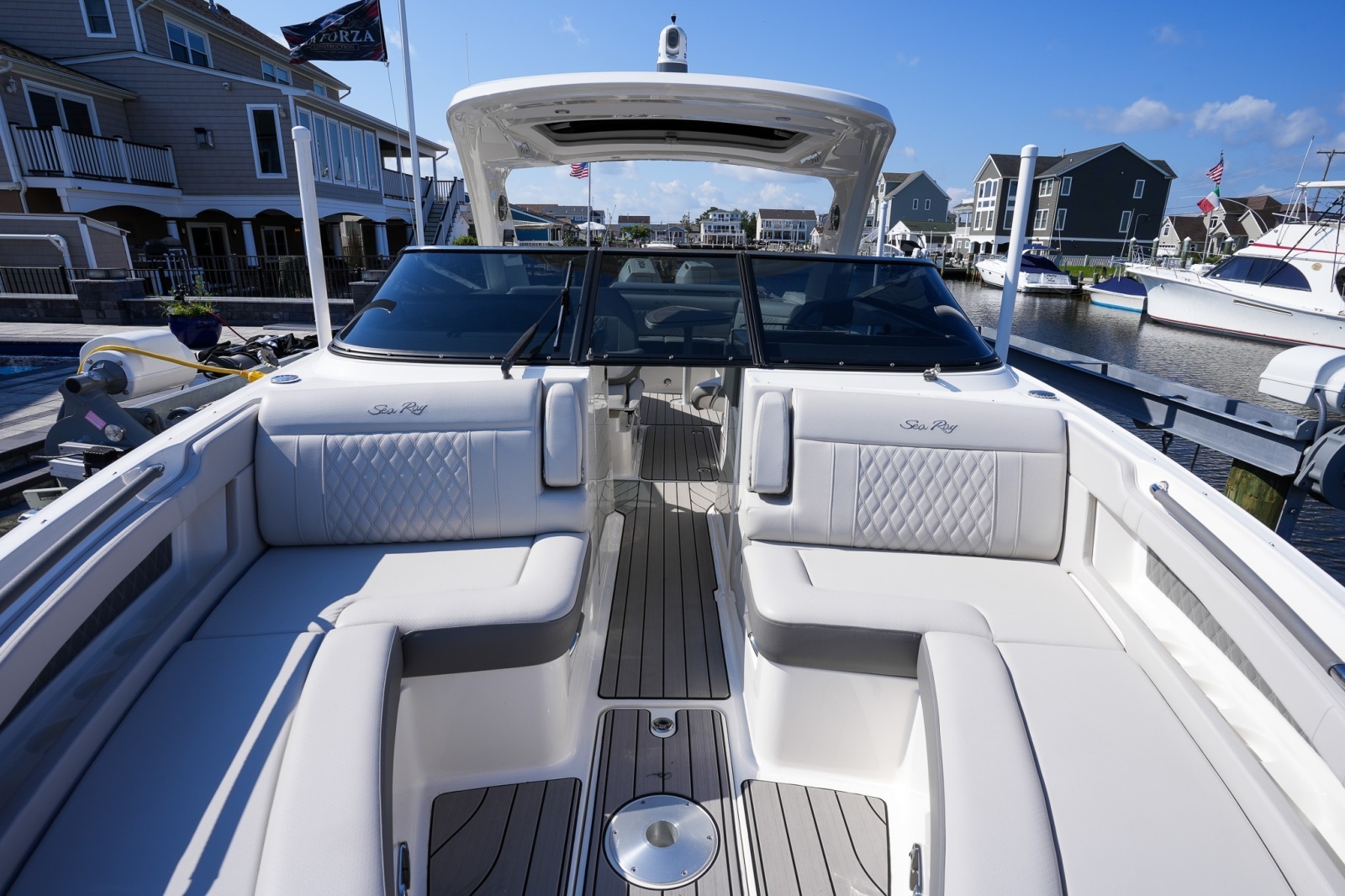 2024 Sea Ray SLX 310 Outboard