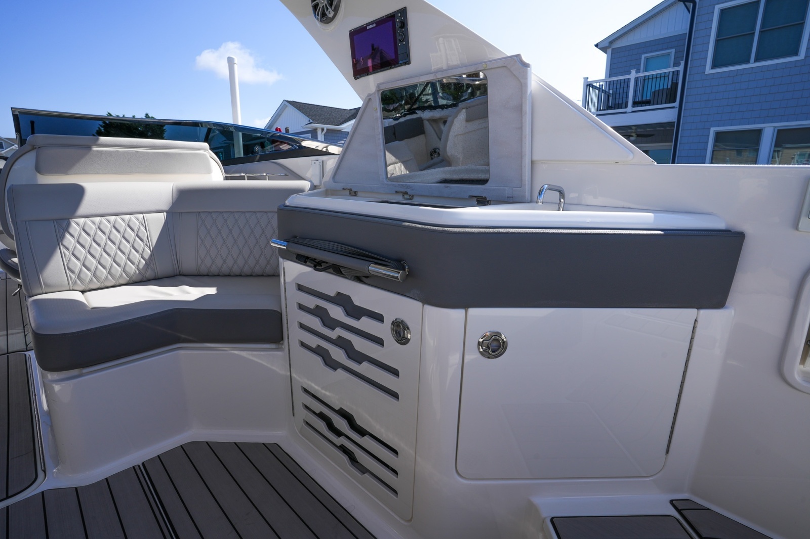 2024 Sea Ray SLX 310 Outboard