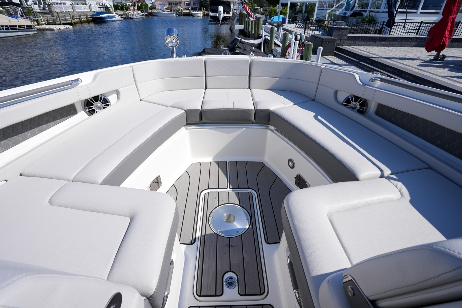 2024 Sea Ray SLX 310 Outboard
