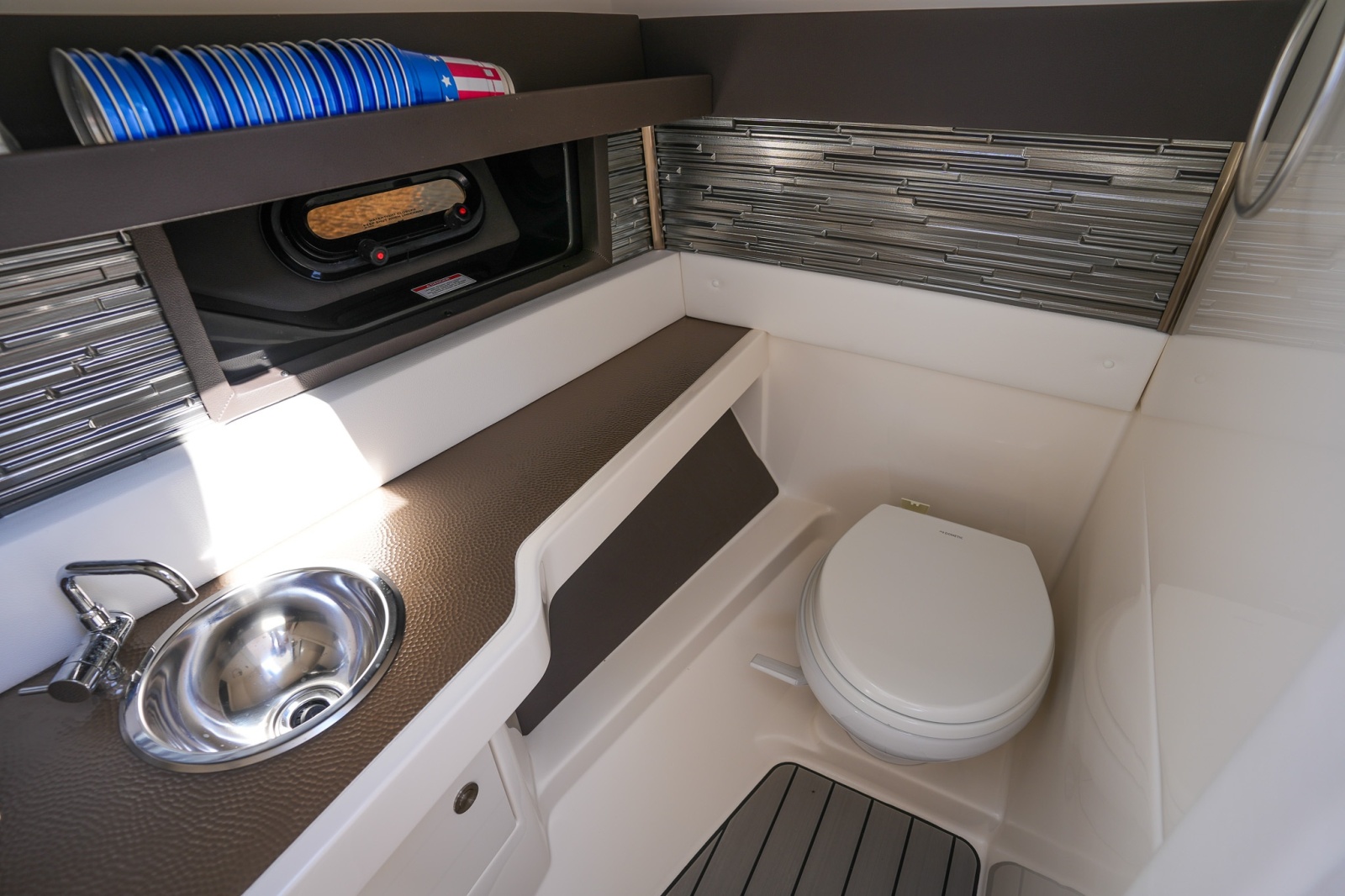 2024 Sea Ray SLX 310 Outboard