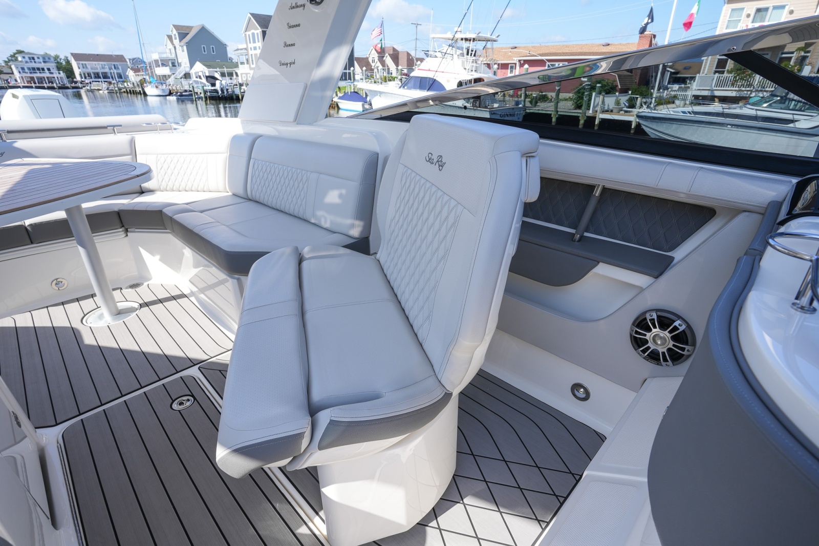 2024 Sea Ray SLX 310 Outboard