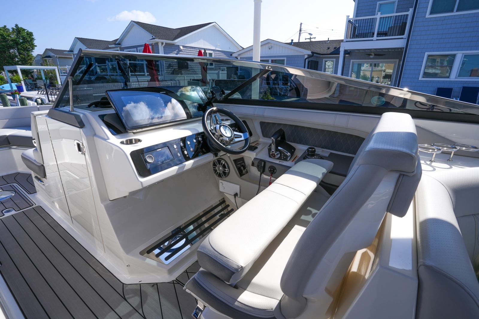 2024 Sea Ray SLX 310 Outboard