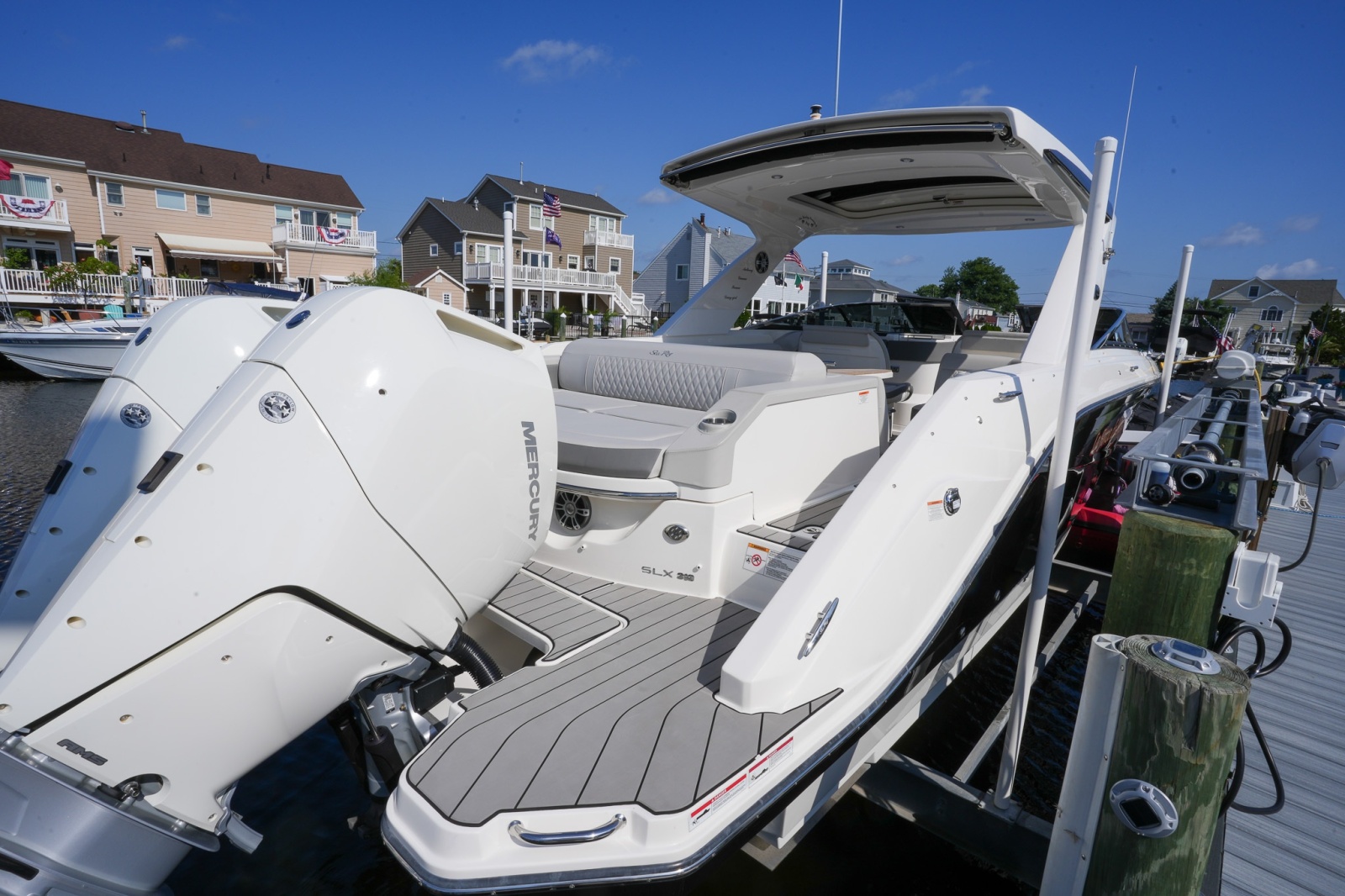 2024 Sea Ray SLX 310 Outboard