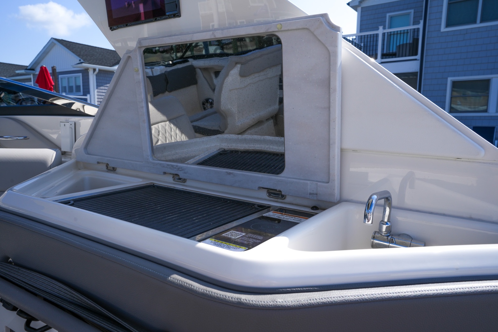 2024 Sea Ray SLX 310 Outboard