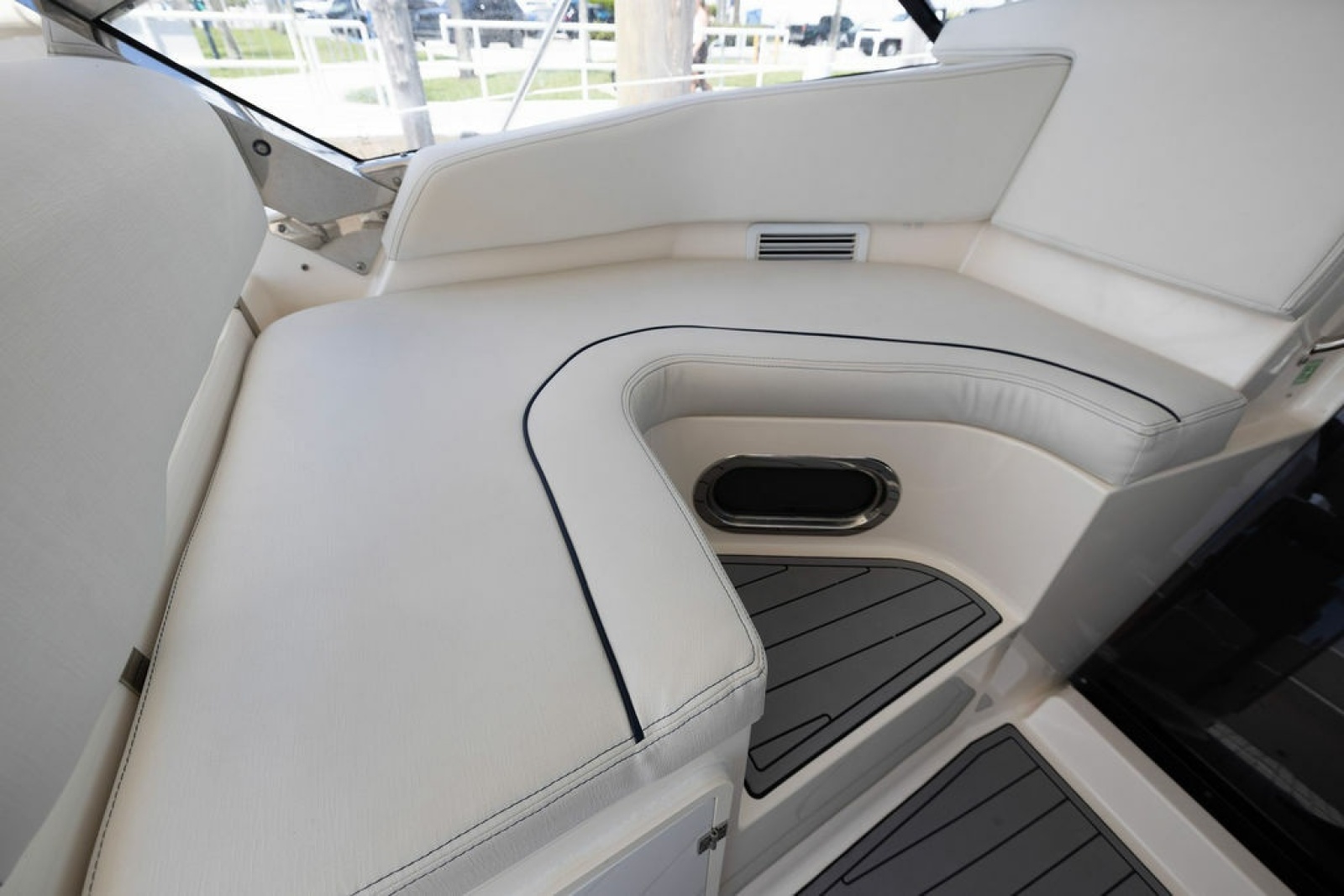 2014 Pursuit 365i Sport Coupe